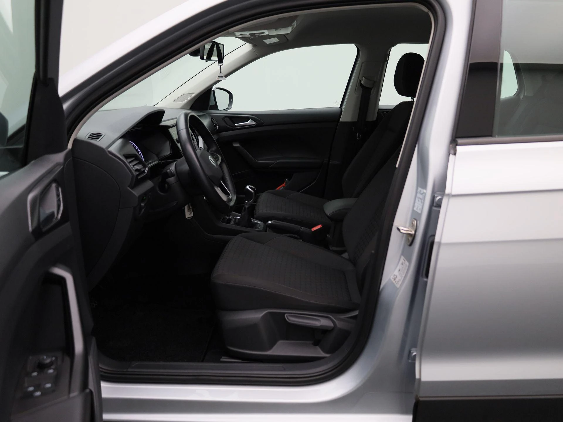 Volkswagen-T-Cross-image-8