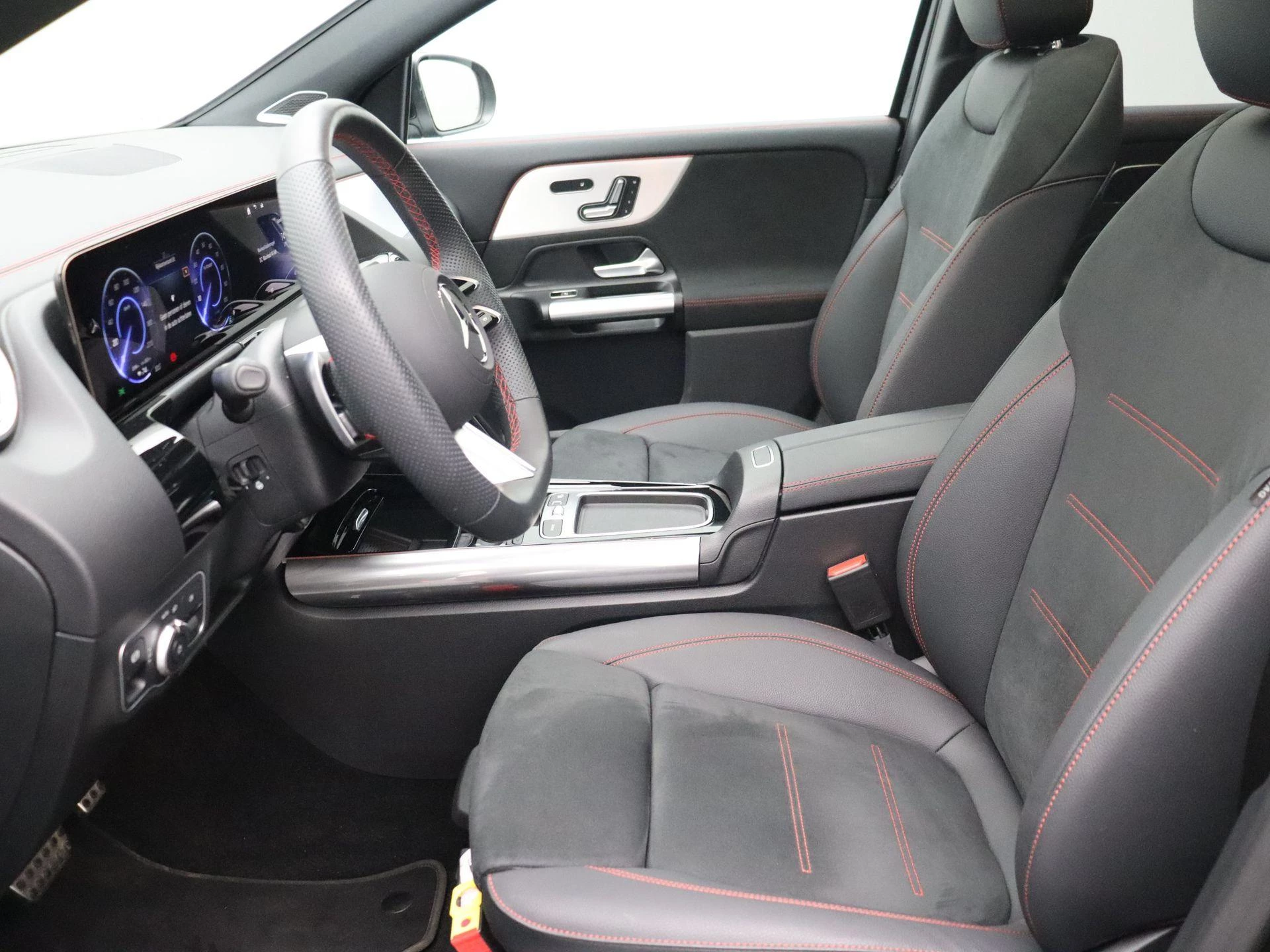 Mercedes-Benz EQA 250+ Star Edition + PANO DAK + BURMESTER + TREKHAAK + HEAD UP +