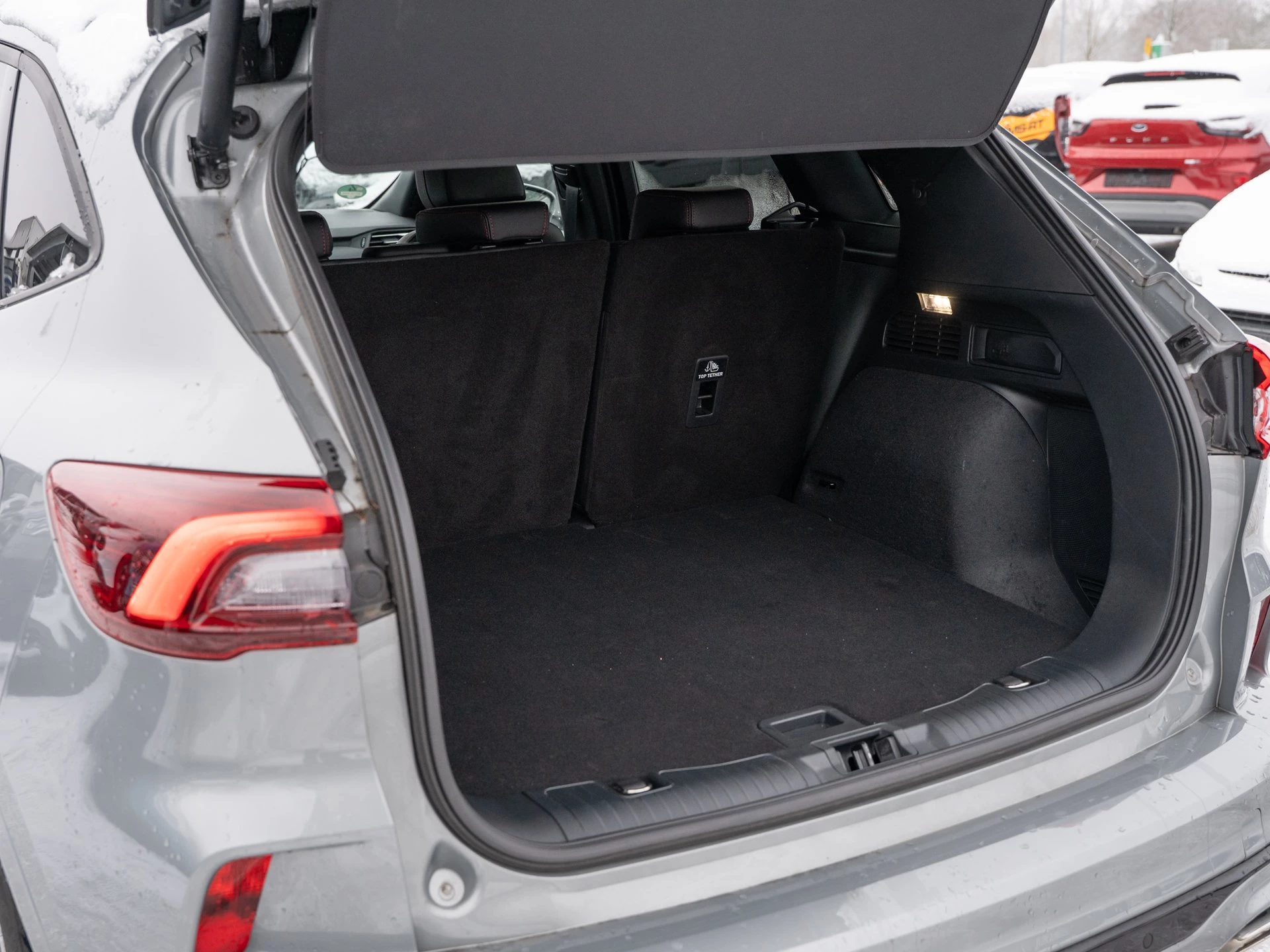 Ford Kuga ST-Line X Aut.*PANO*AHK*360GRAD*LED-MATRIX*NAVI*GRA*WINTER-PKT..