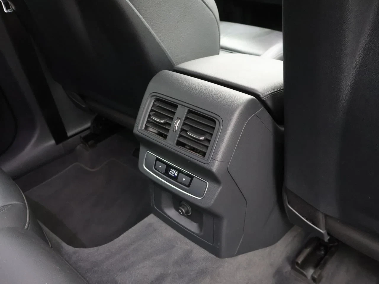 Audi Q5 Dsl Q5 35TDi Business Edition 163PK *AUTOMAAT*TREKHAAK*LEDER*CAMERA*CRUISE CONTROL*VIRTUAL COCKPIT*ZETELVERWARMING*...*