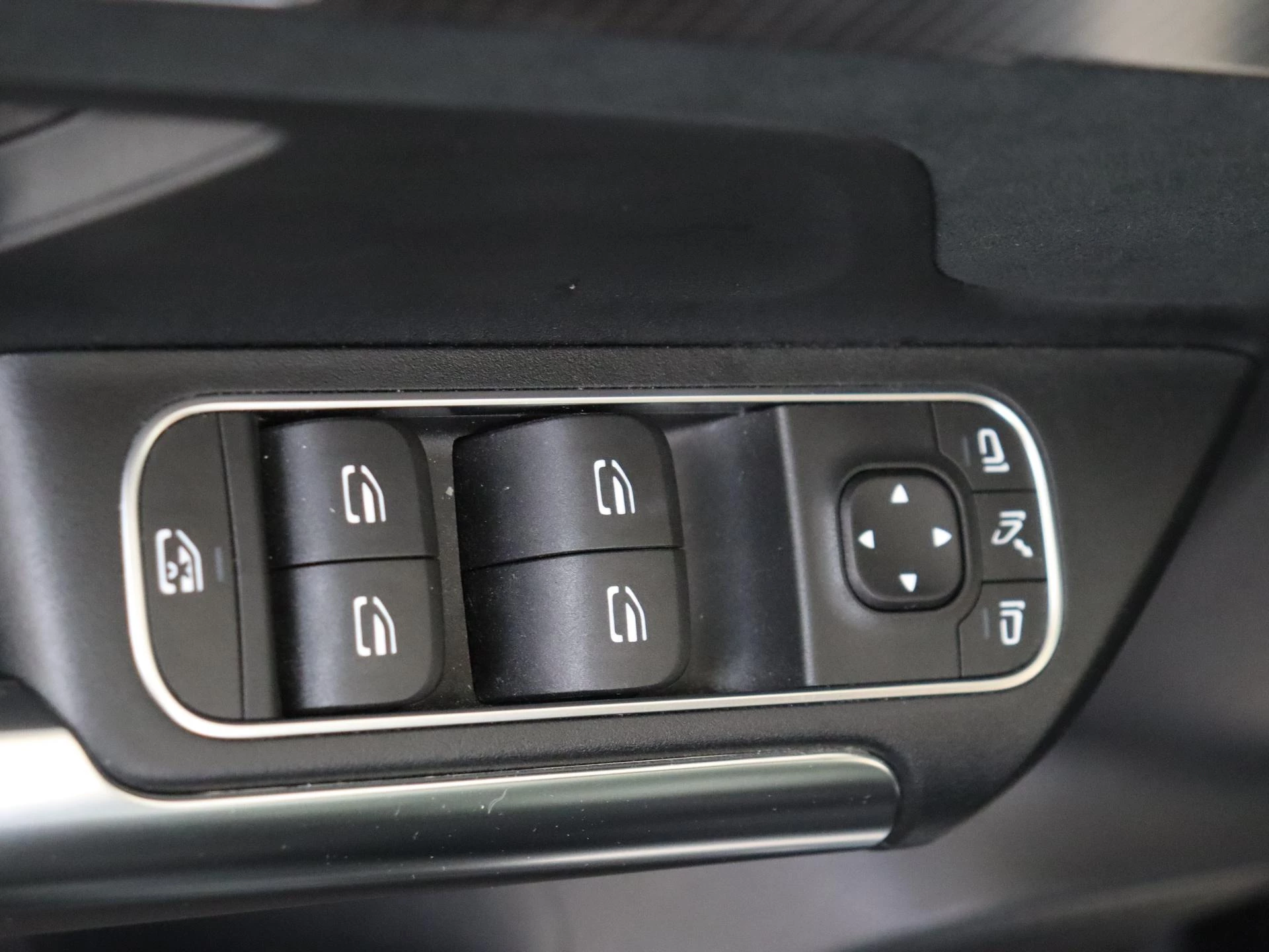 Mercedes-Benz-EQA-image-27