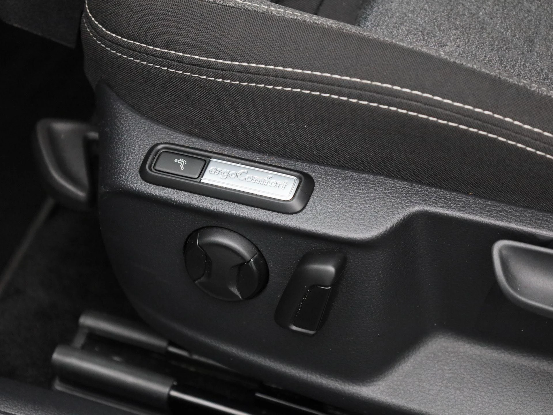 Volkswagen-Passat-image-33