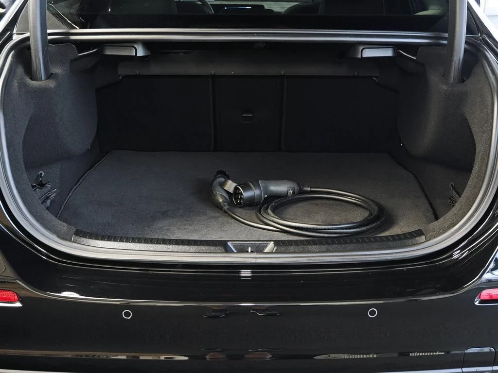 Mercedes-Benz-A-Klasse 250 e-image-16