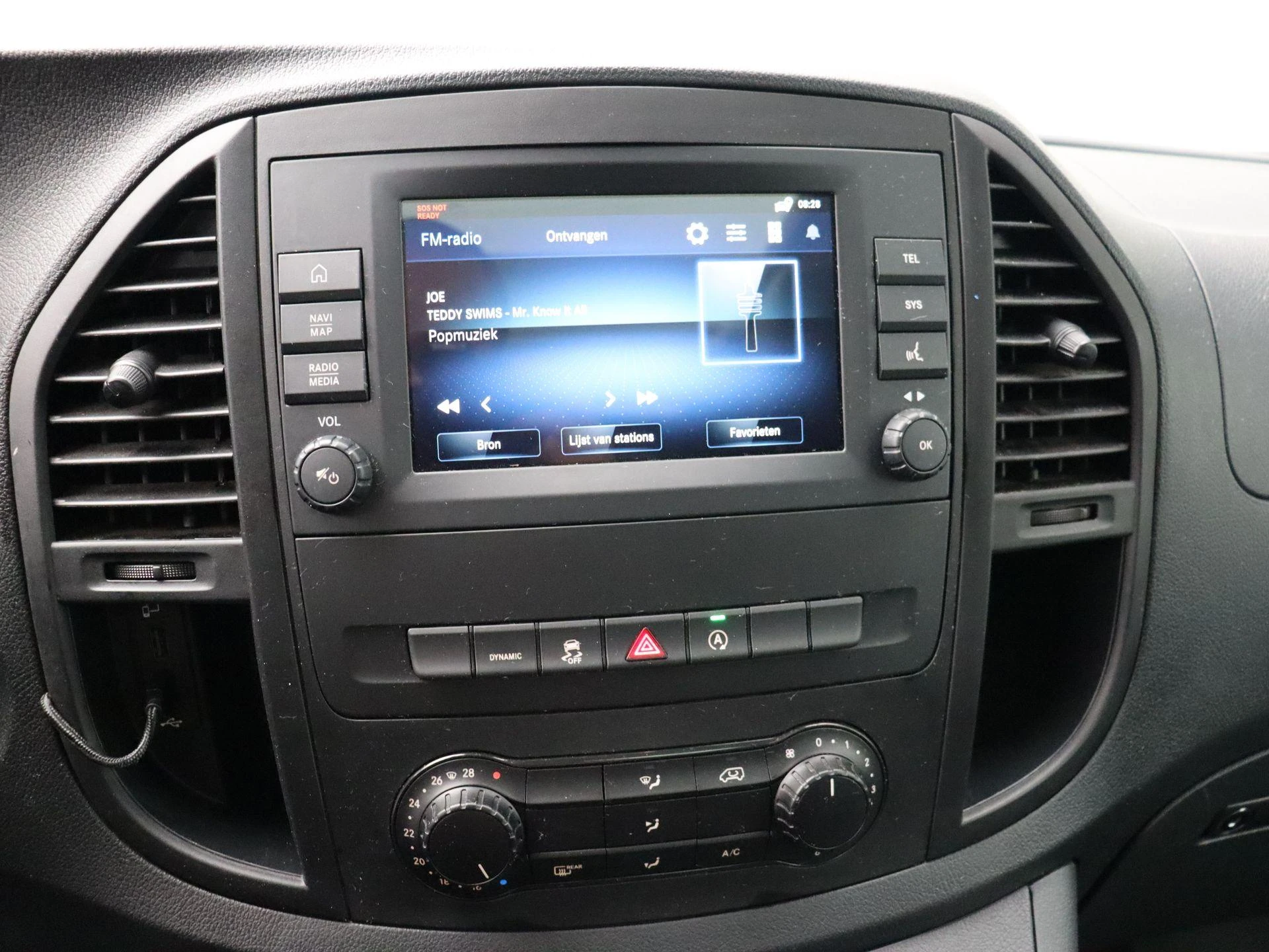Mercedes-Benz-Vito-image-14