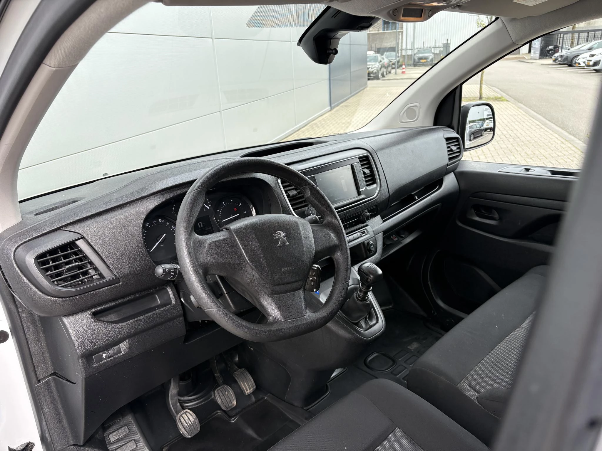 Peugeot-Expert-image-9
