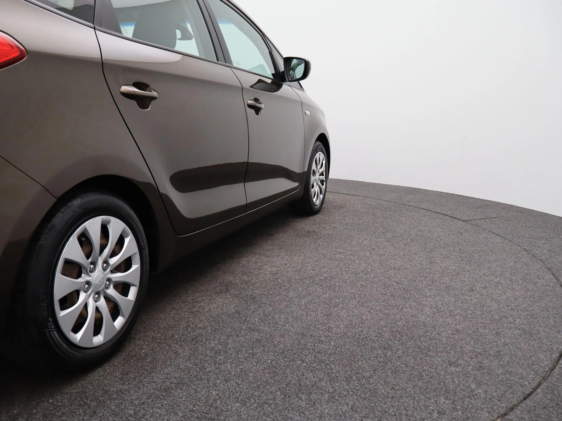 Kia Carens 1.6 GDi First Edition