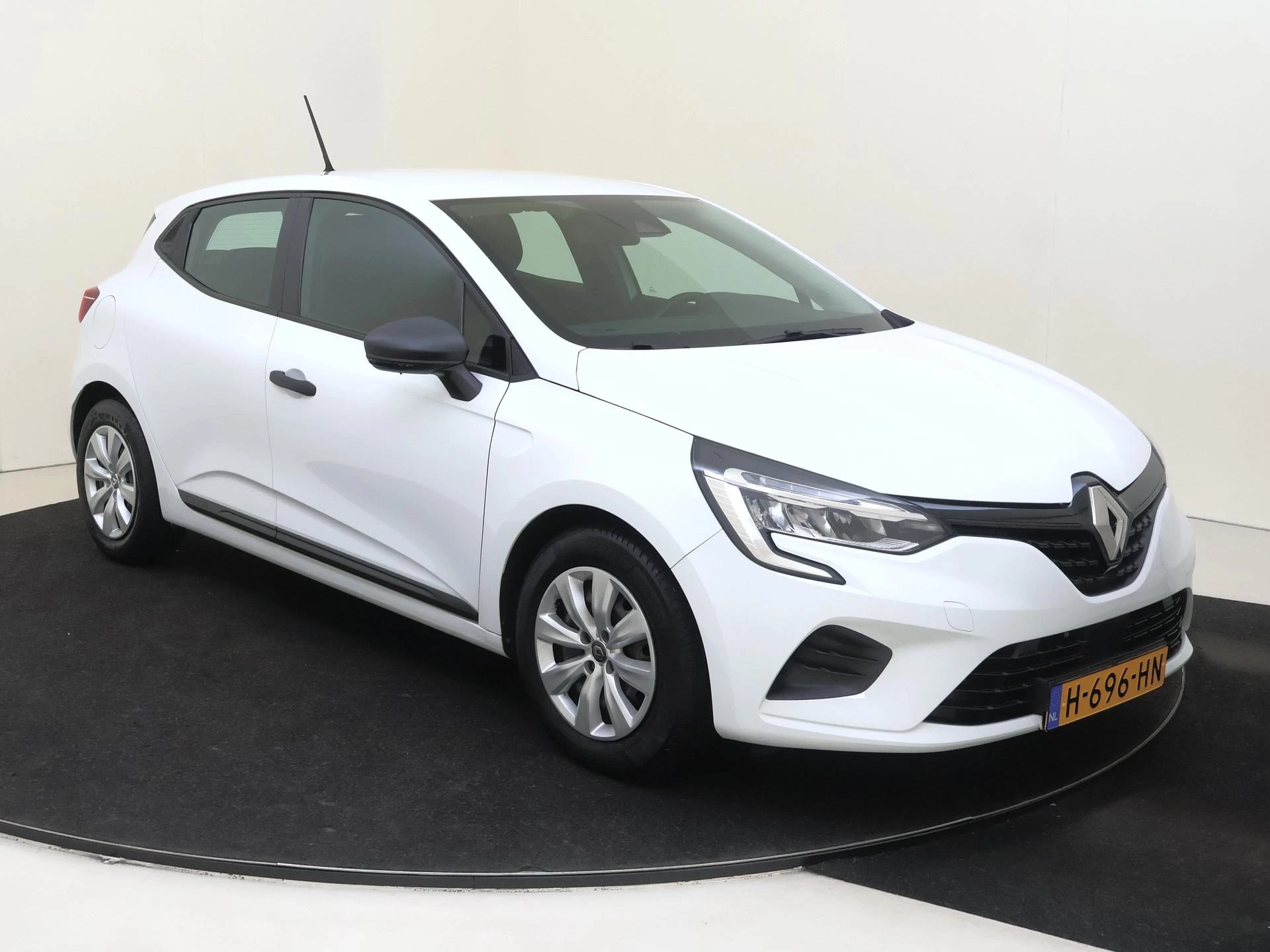 Renault-Clio-image-1