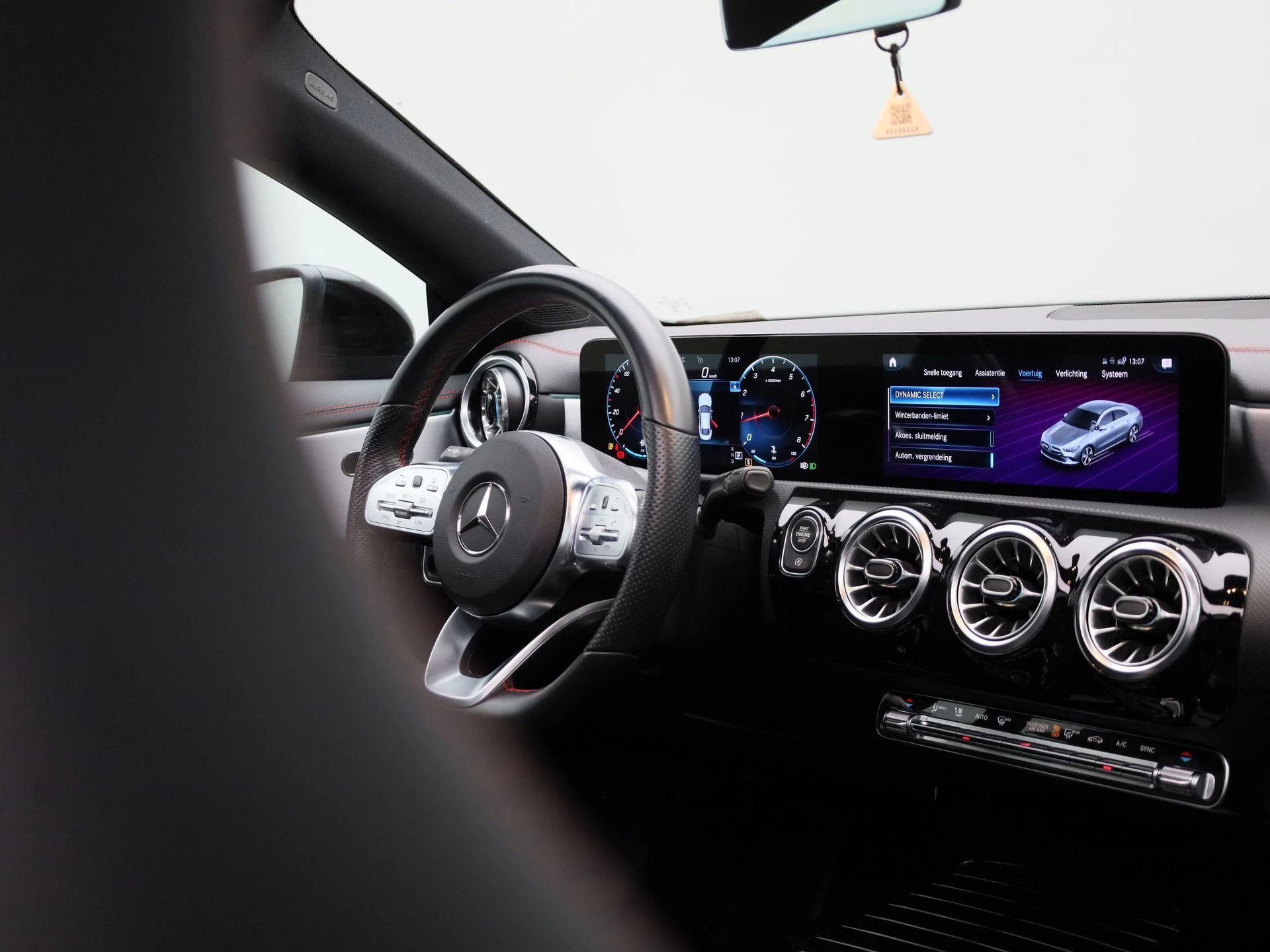 Mercedes-Benz CLA 200 Business Solution AMG