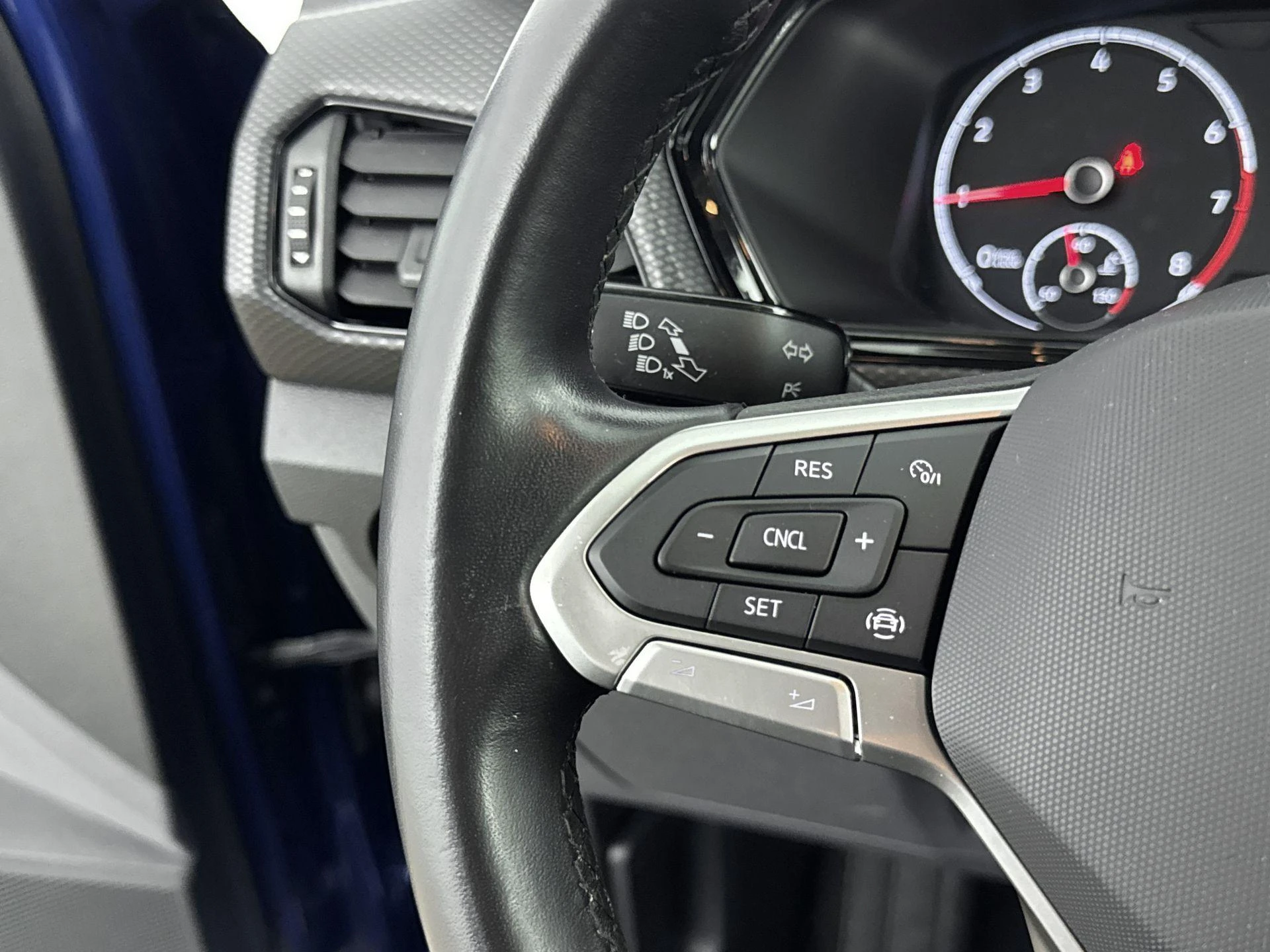 Volkswagen-T-Cross-image-5