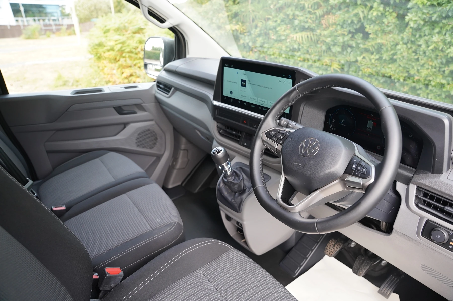 Volkswagen-Transporter-image-5
