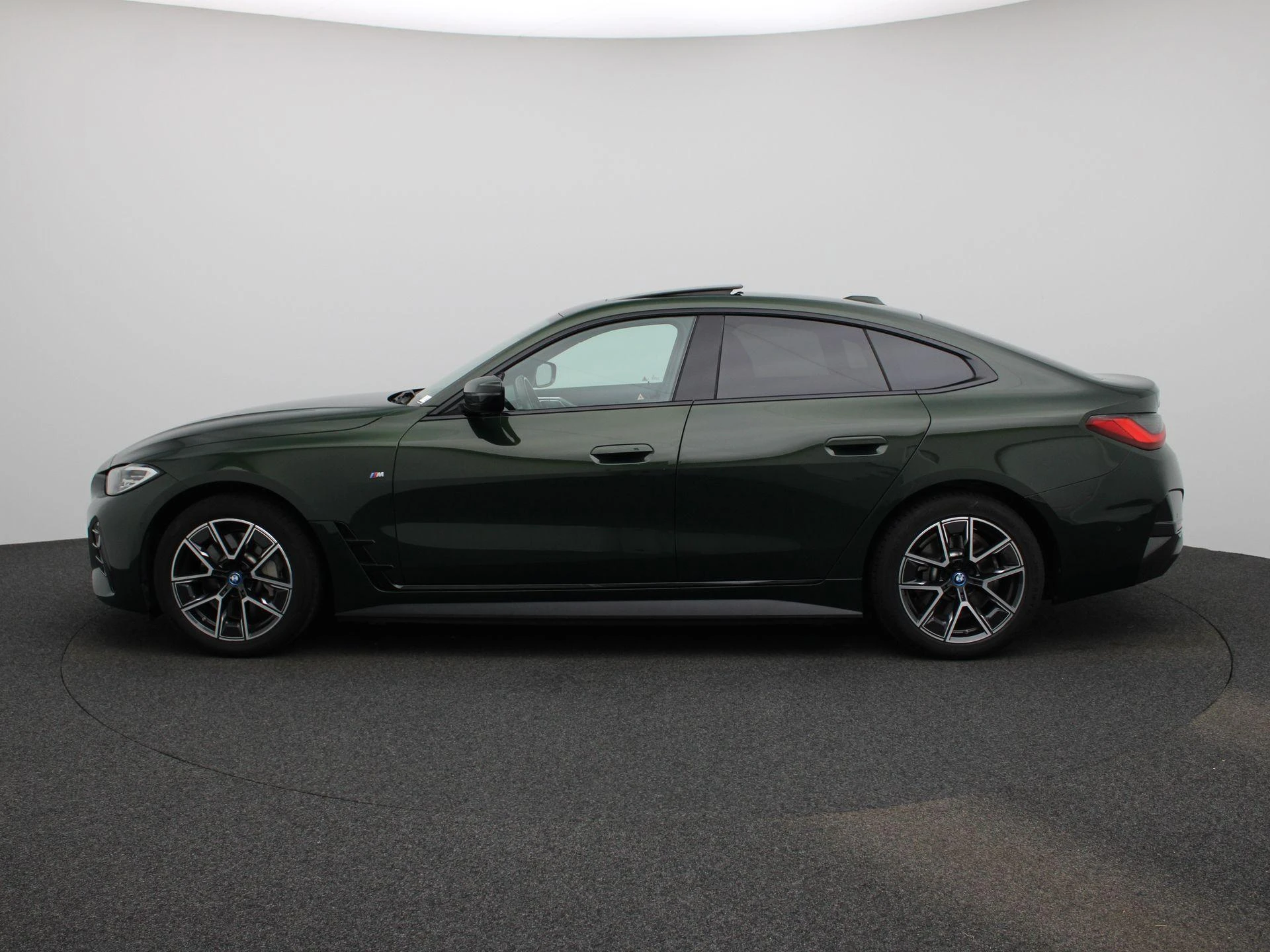 BMW-i4-image-3