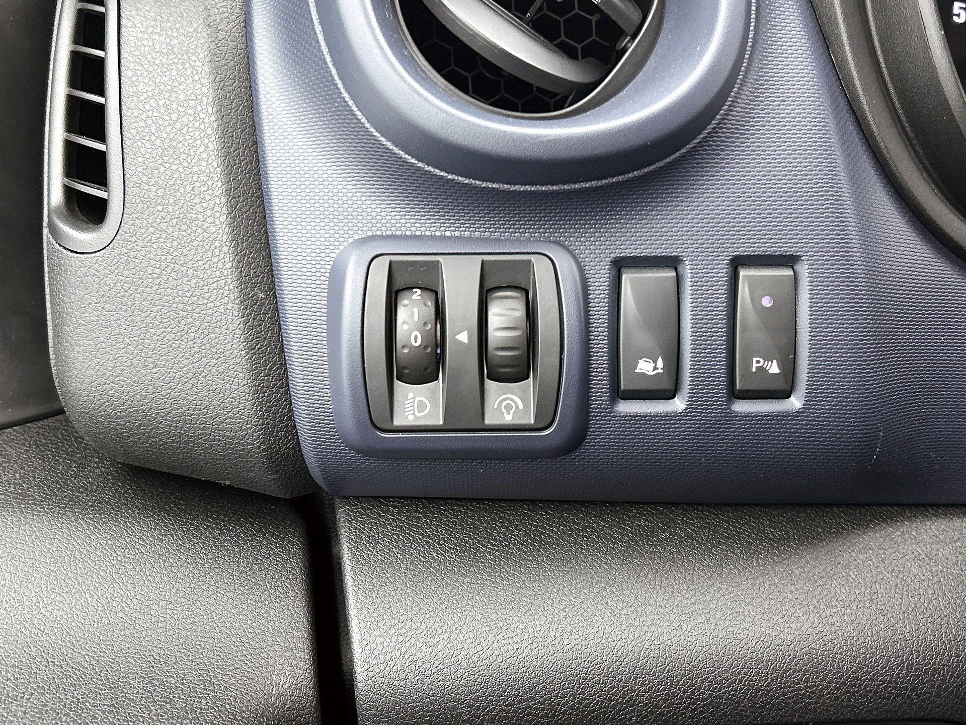 Opel-Vivaro-image-24