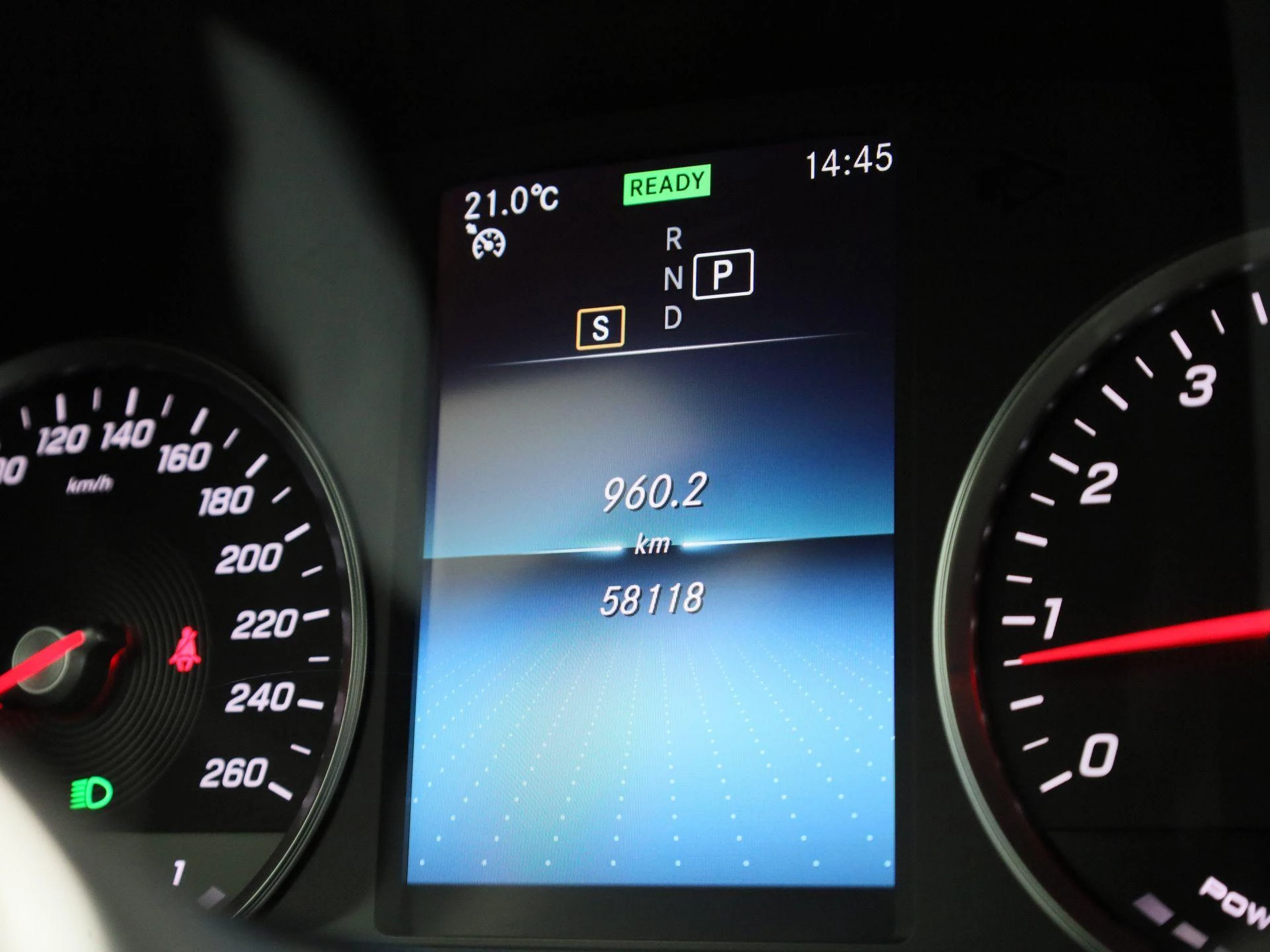 Mercedes-Benz-GLC-image-28