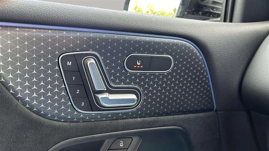 Mercedes-Benz-EQB-image-10