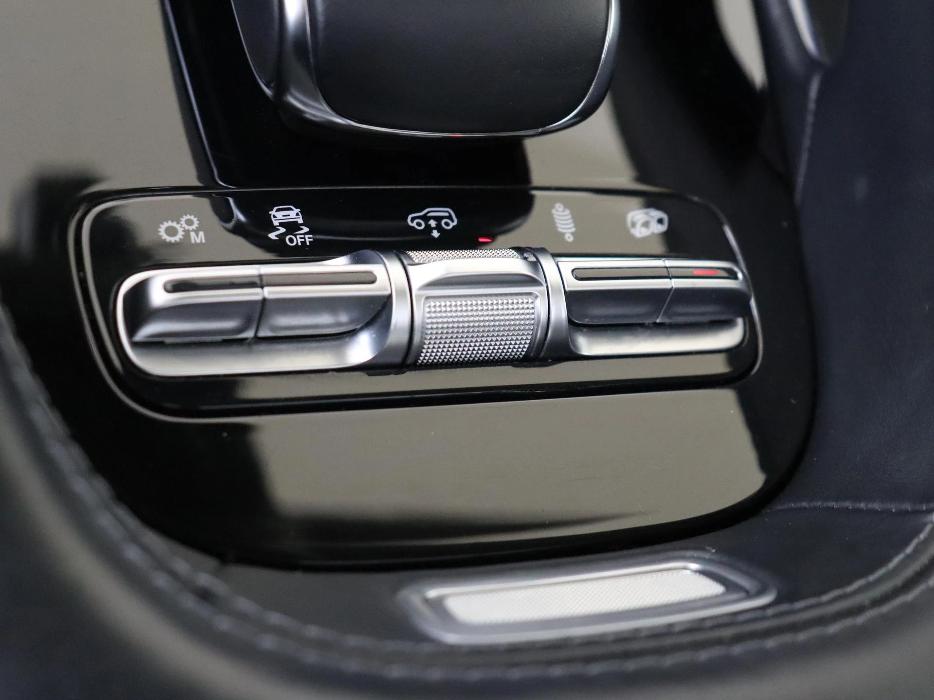 Mercedes-Benz-GLE-image-32