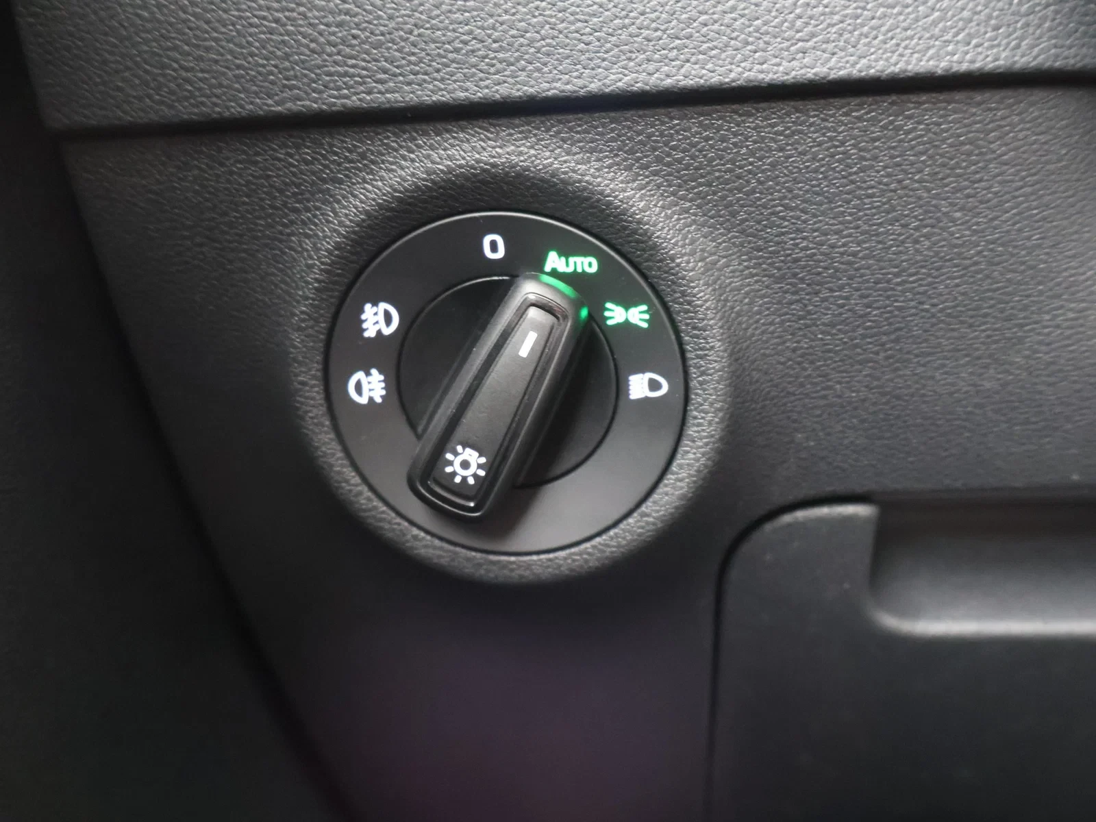 Škoda Karoq Karoq Family 1.5 TSI 110kW (150pk) DSG7 / DEMO