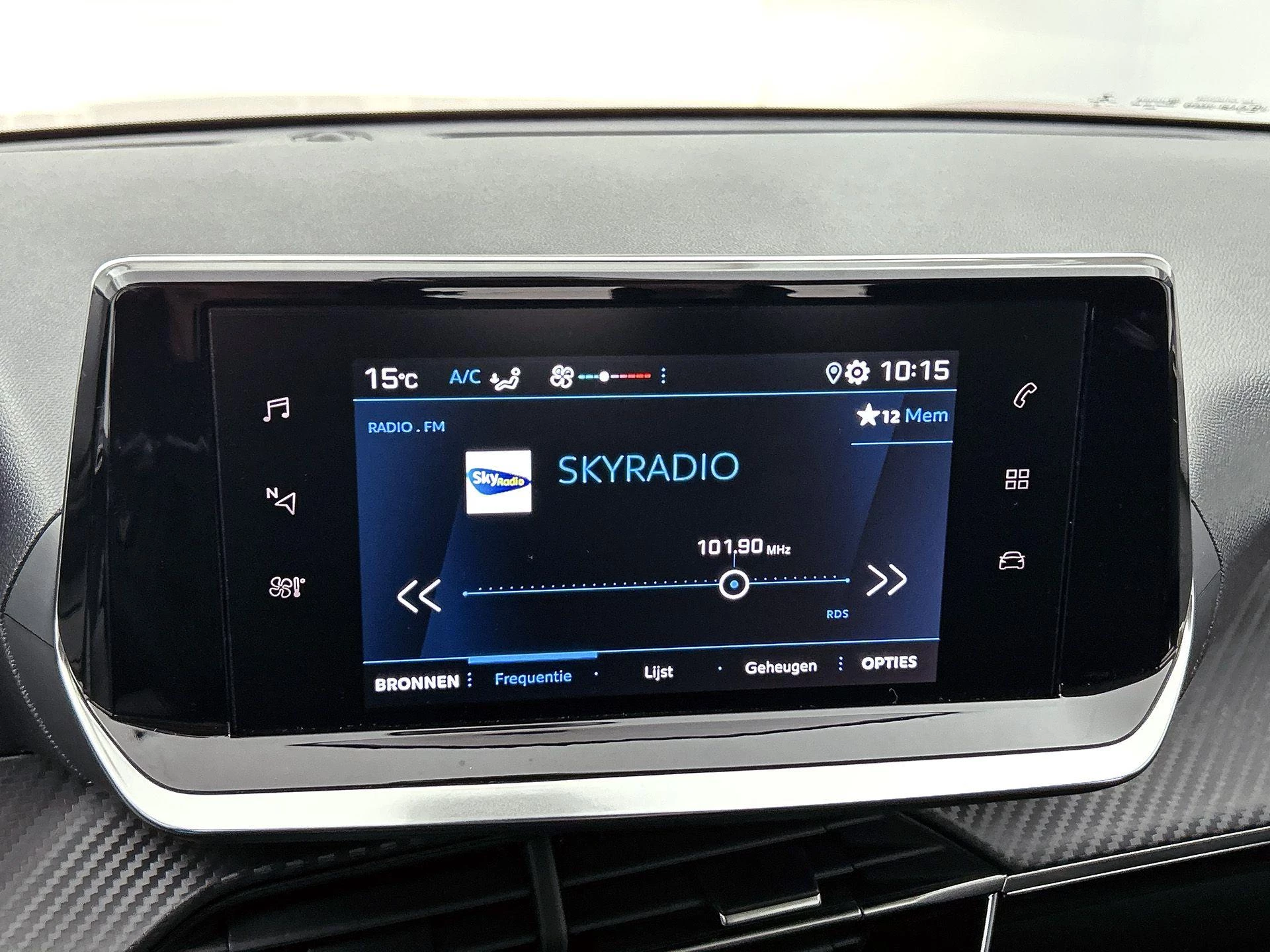 Peugeot-208-image-22