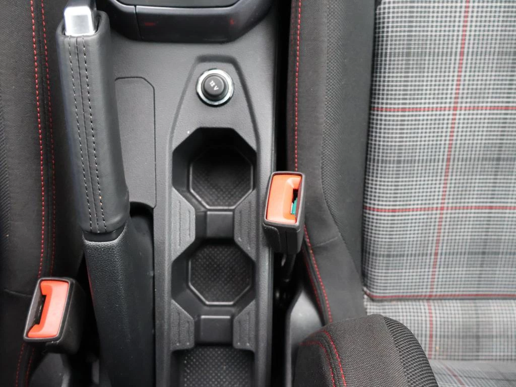 Volkswagen-Polo-image-25