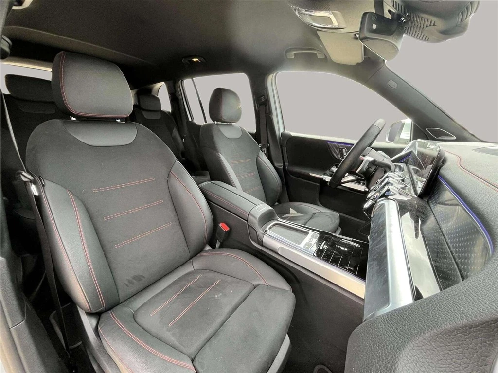 Mercedes-Benz-EQB-image-19