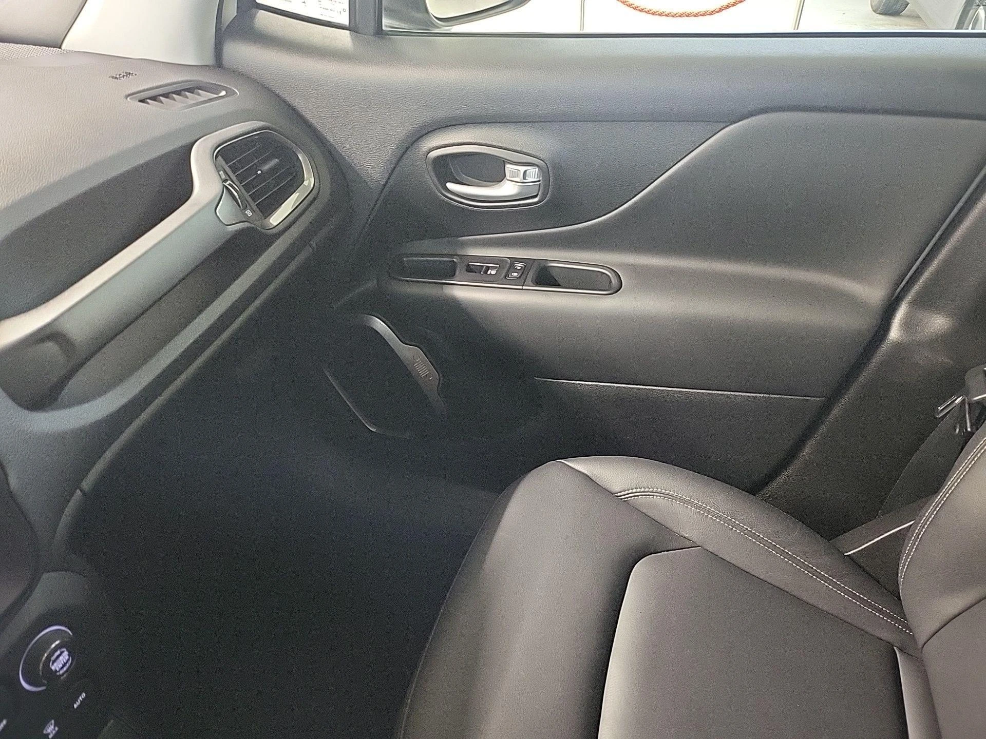 Jeep-Renegade-image-7