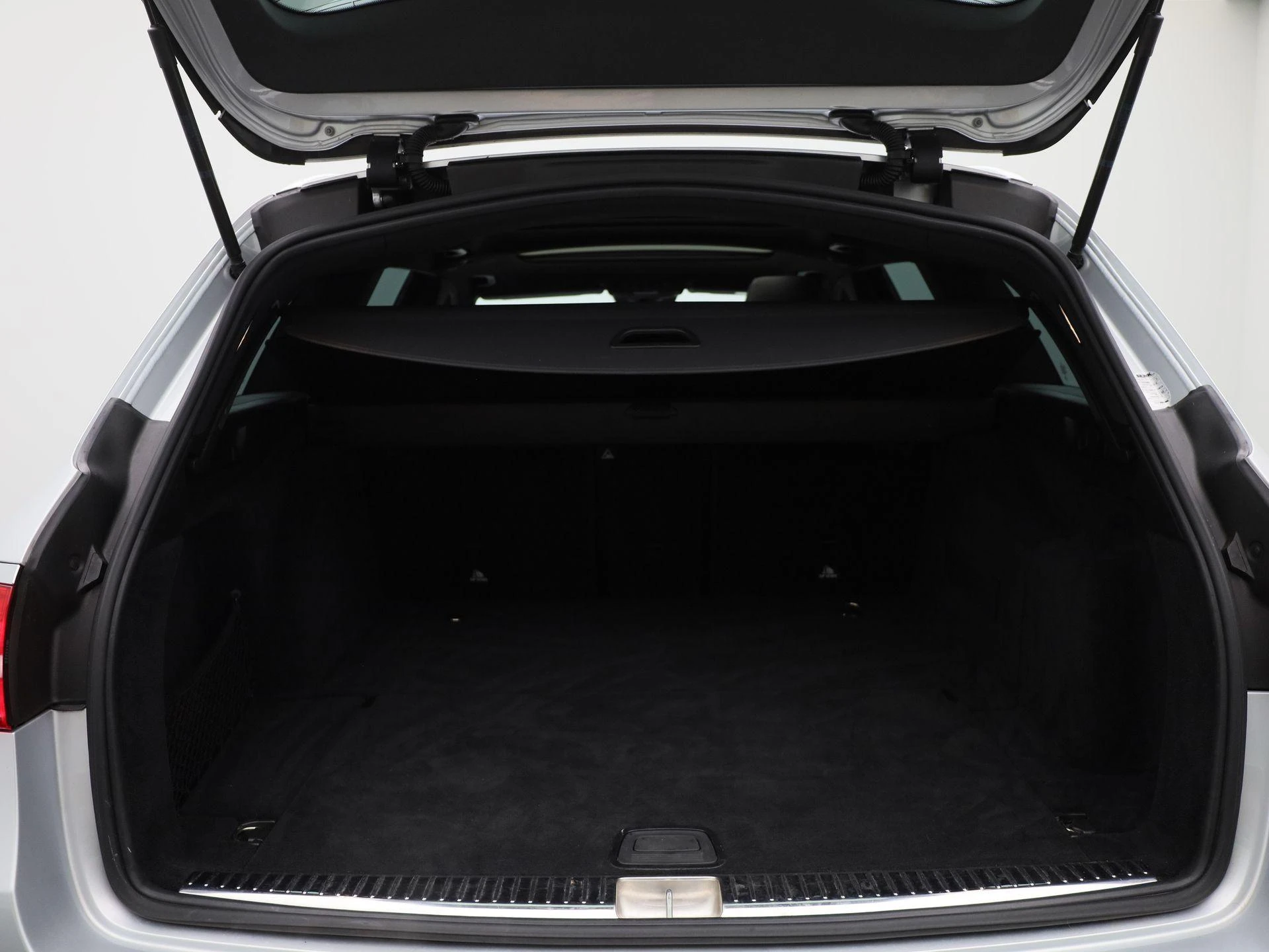 Mercedes-Benz-E-Klasse-image-14