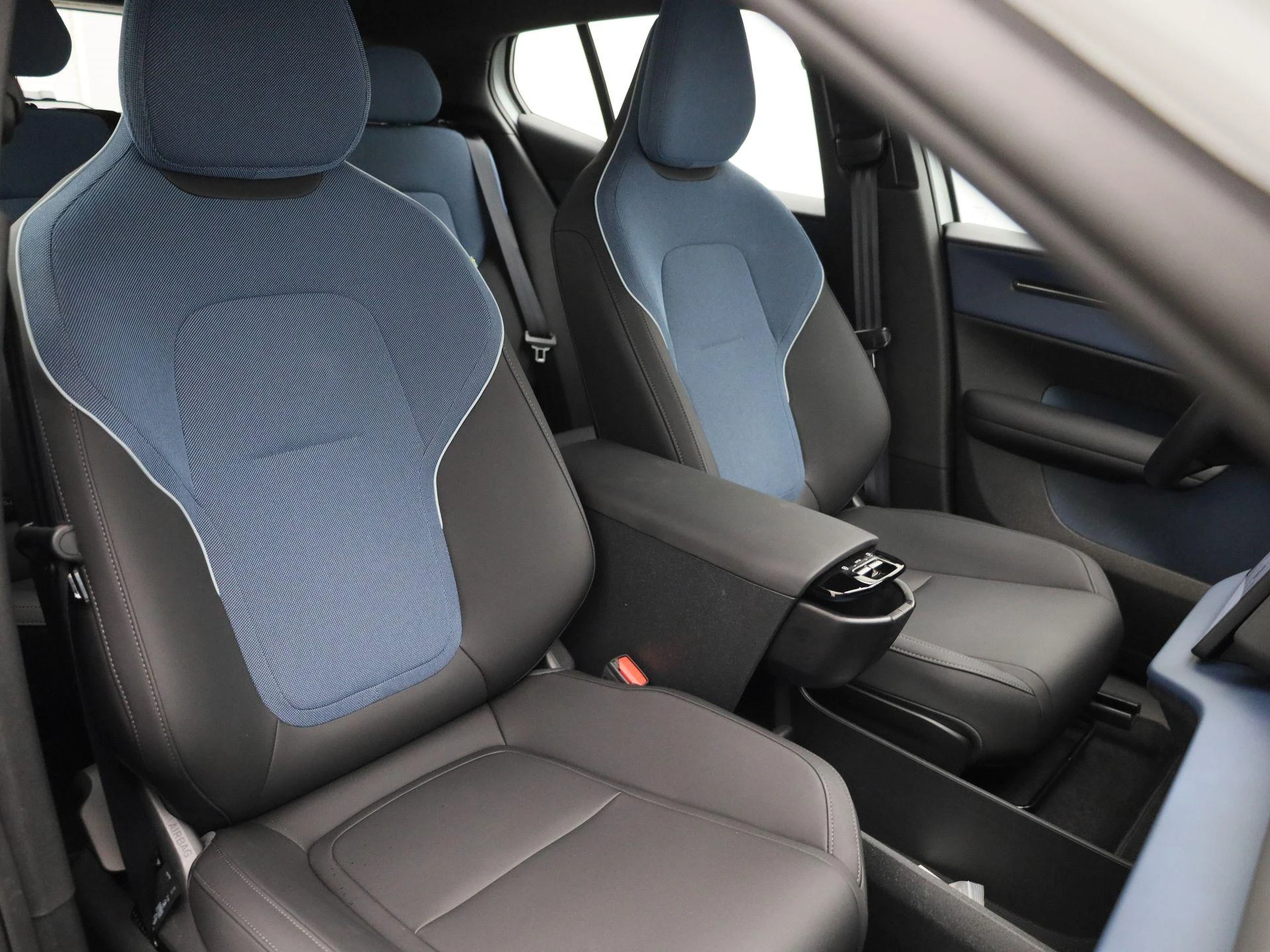 Volvo-EX30-image-40