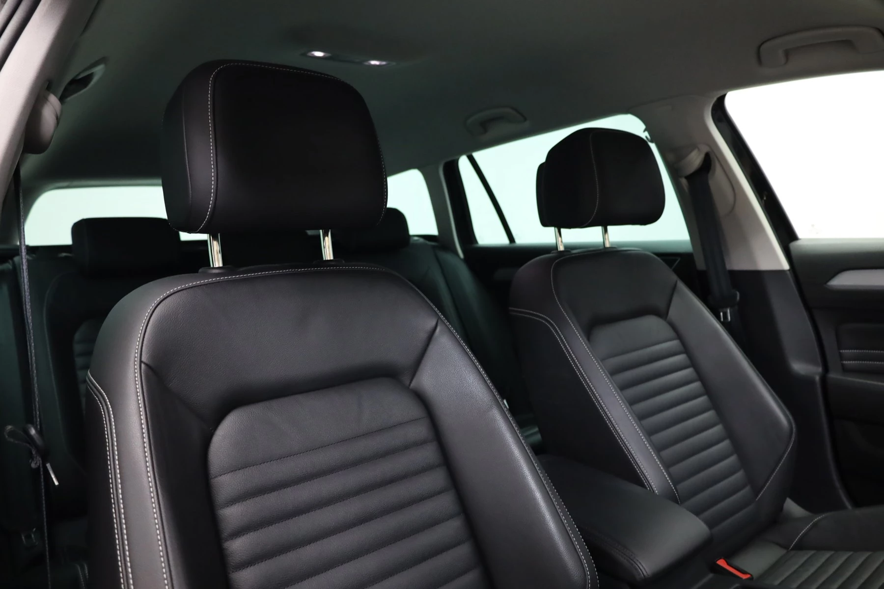 Volkswagen-Passat-image-8