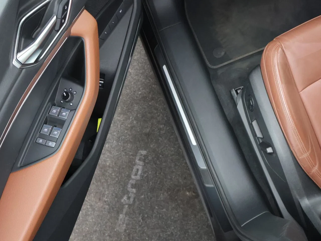 Audi e-tron Audi e-tron 95kWh 55 QUATTRO 408PK *AUTOMAAT*PANODAK*TREKHAAK*BRUIN LEDER*ACC*CAMERA*PDC*NAVI*APP-CONNECT*...*