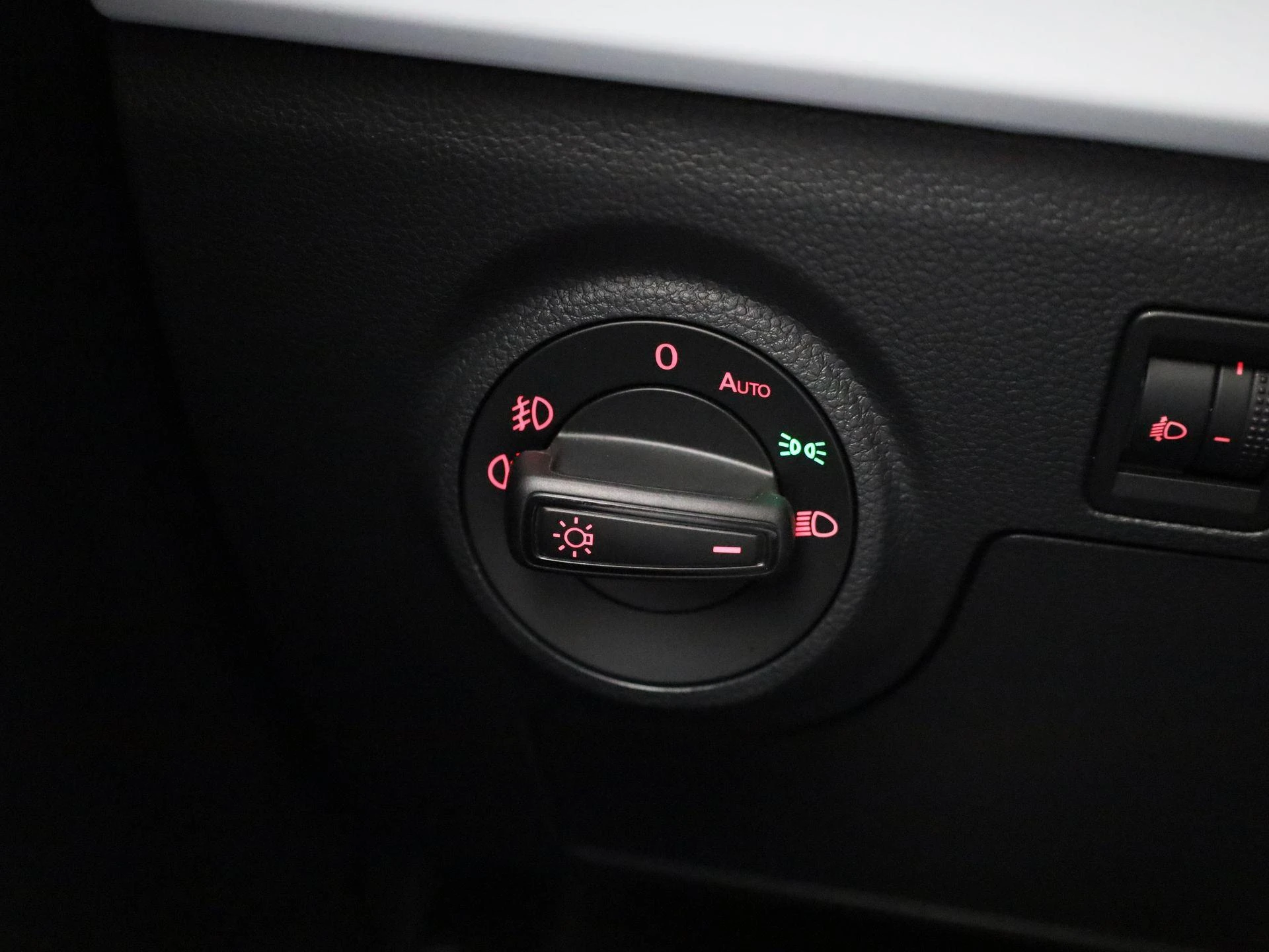SEAT-Arona-image-19