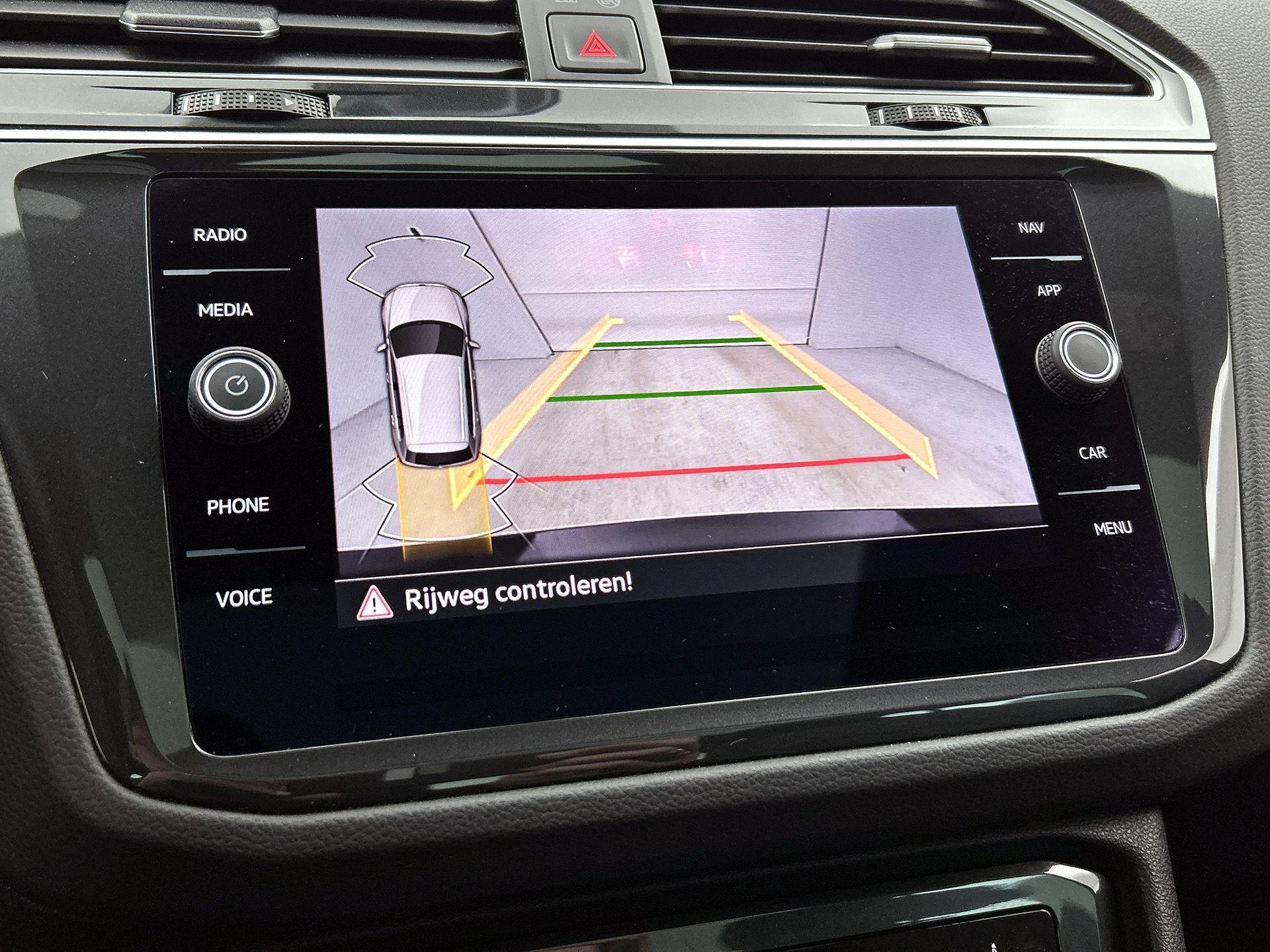 Volkswagen-Tiguan-image-23