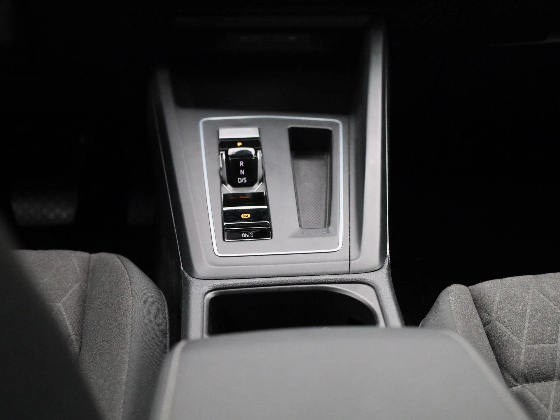 Volkswagen-Golf-image-9