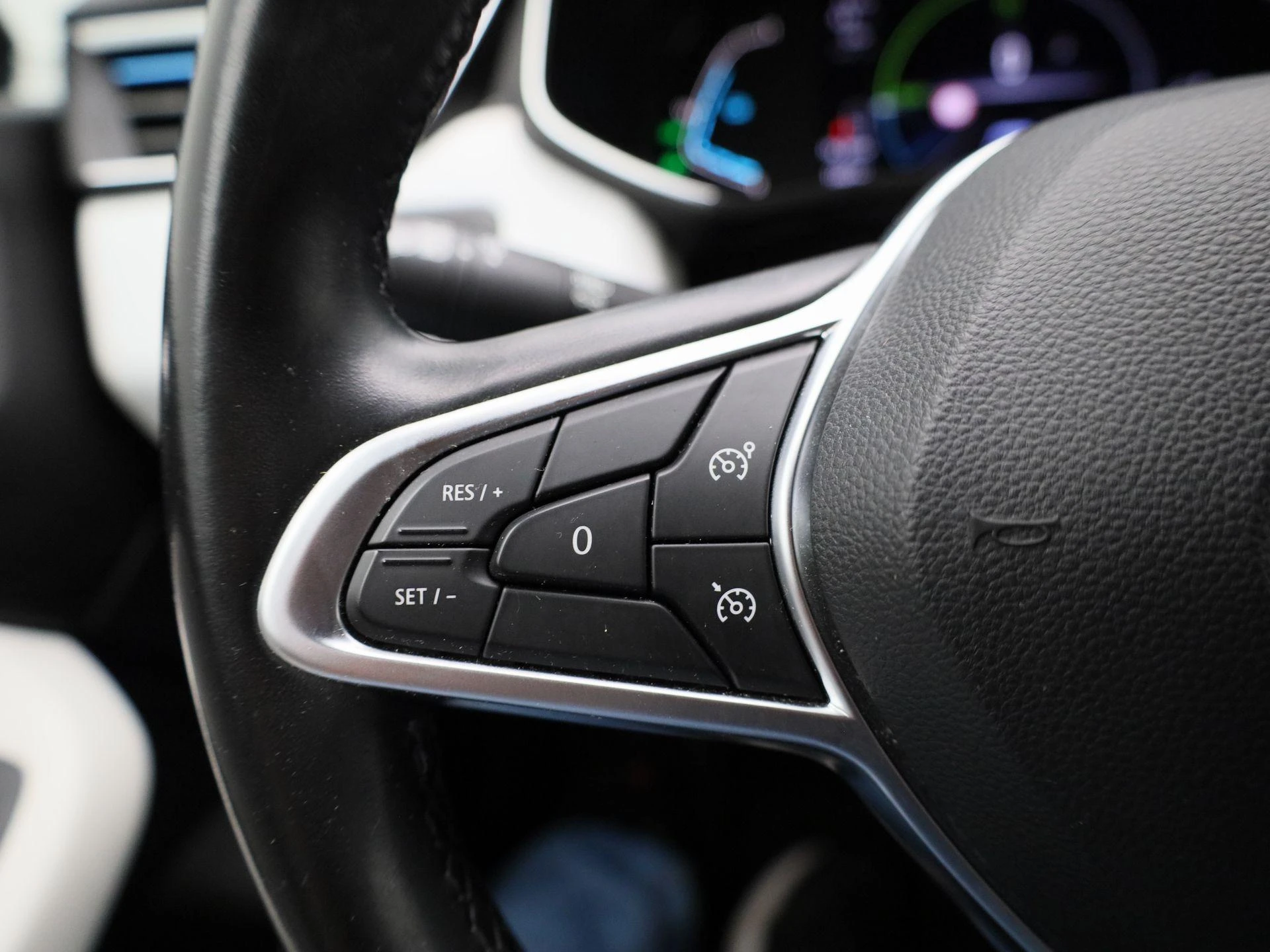 Renault-Clio-image-16