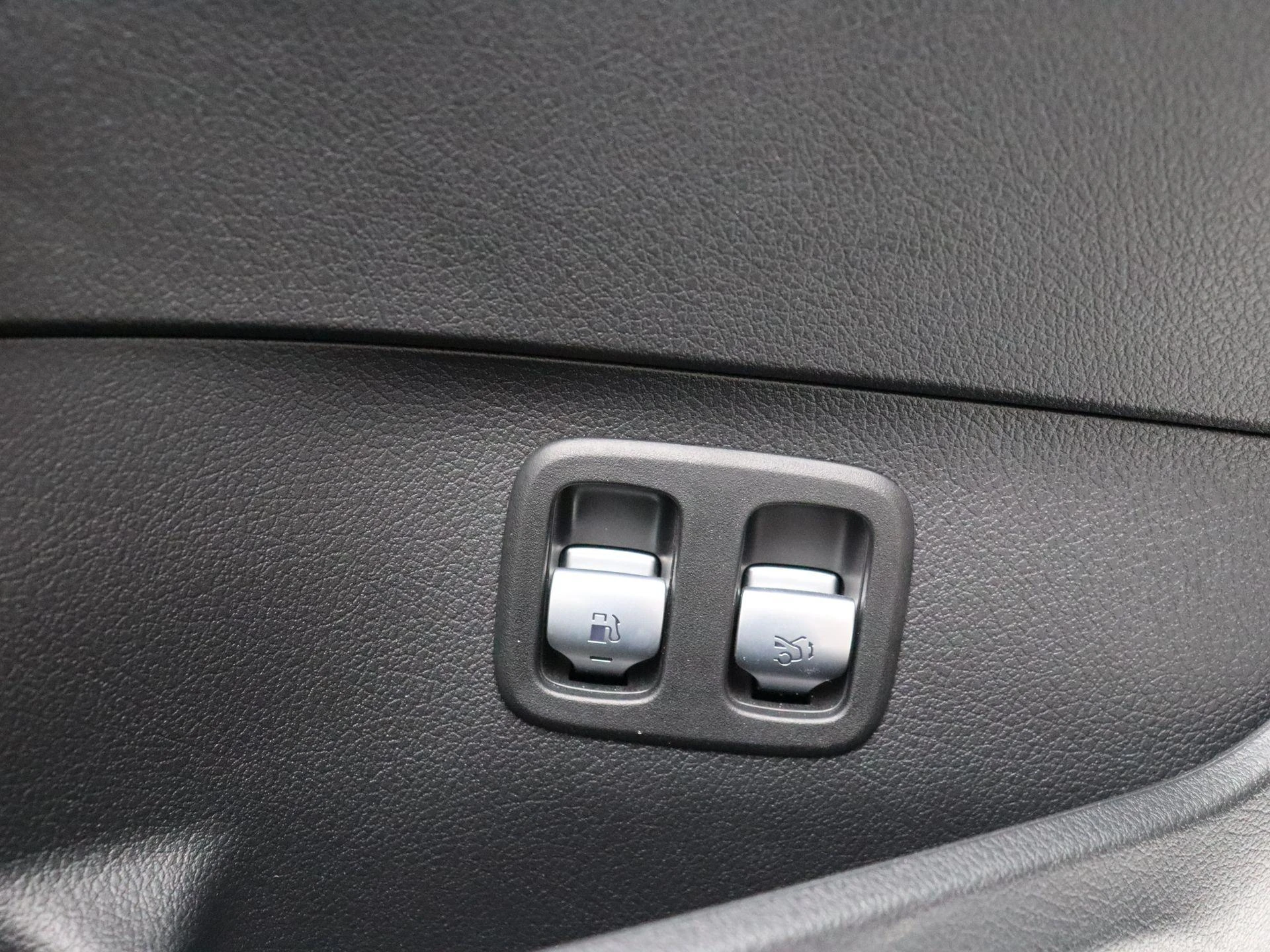 Mercedes-Benz-C-Klasse-image-11