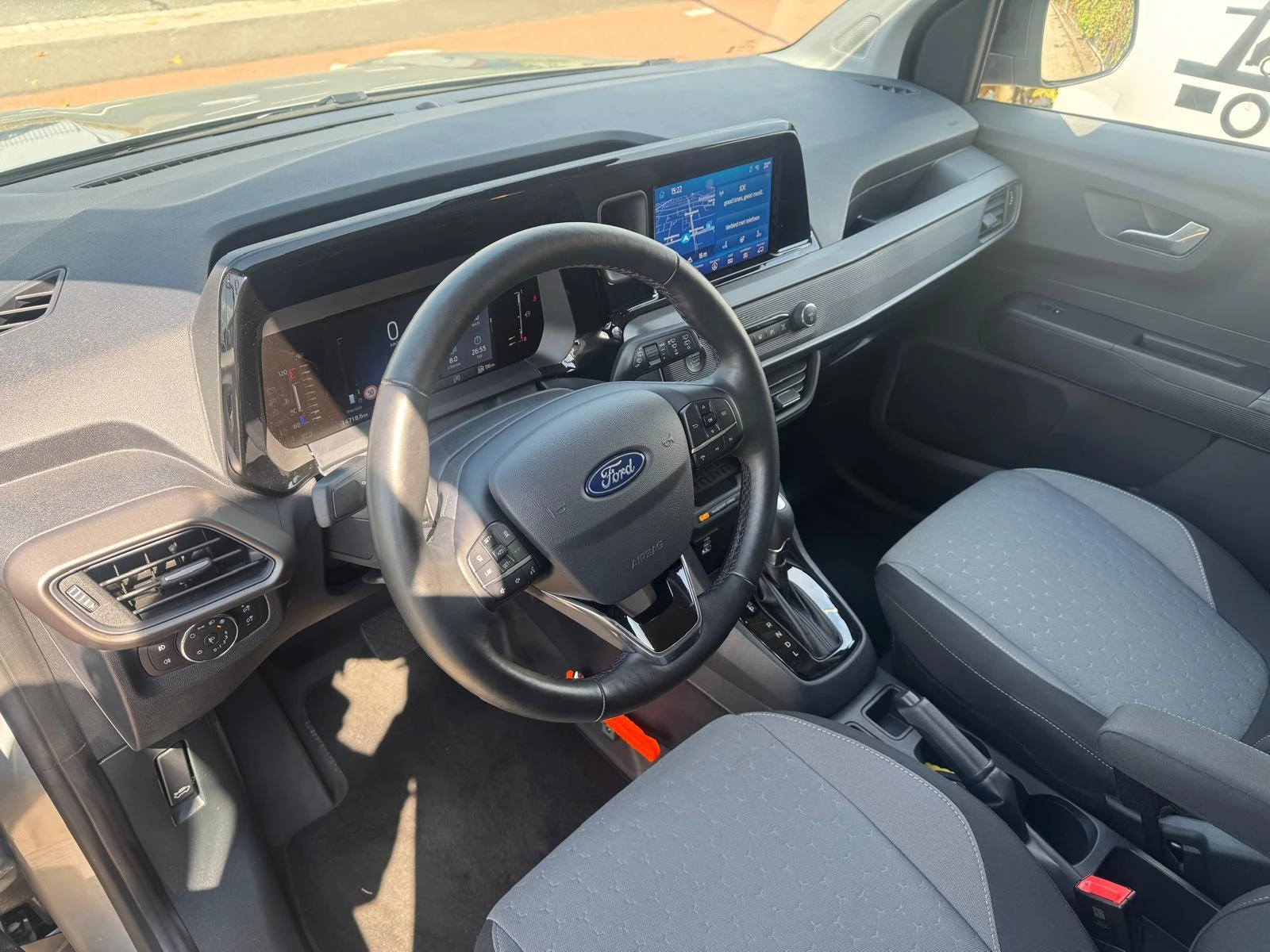 Ford-Transit Courier-image-11
