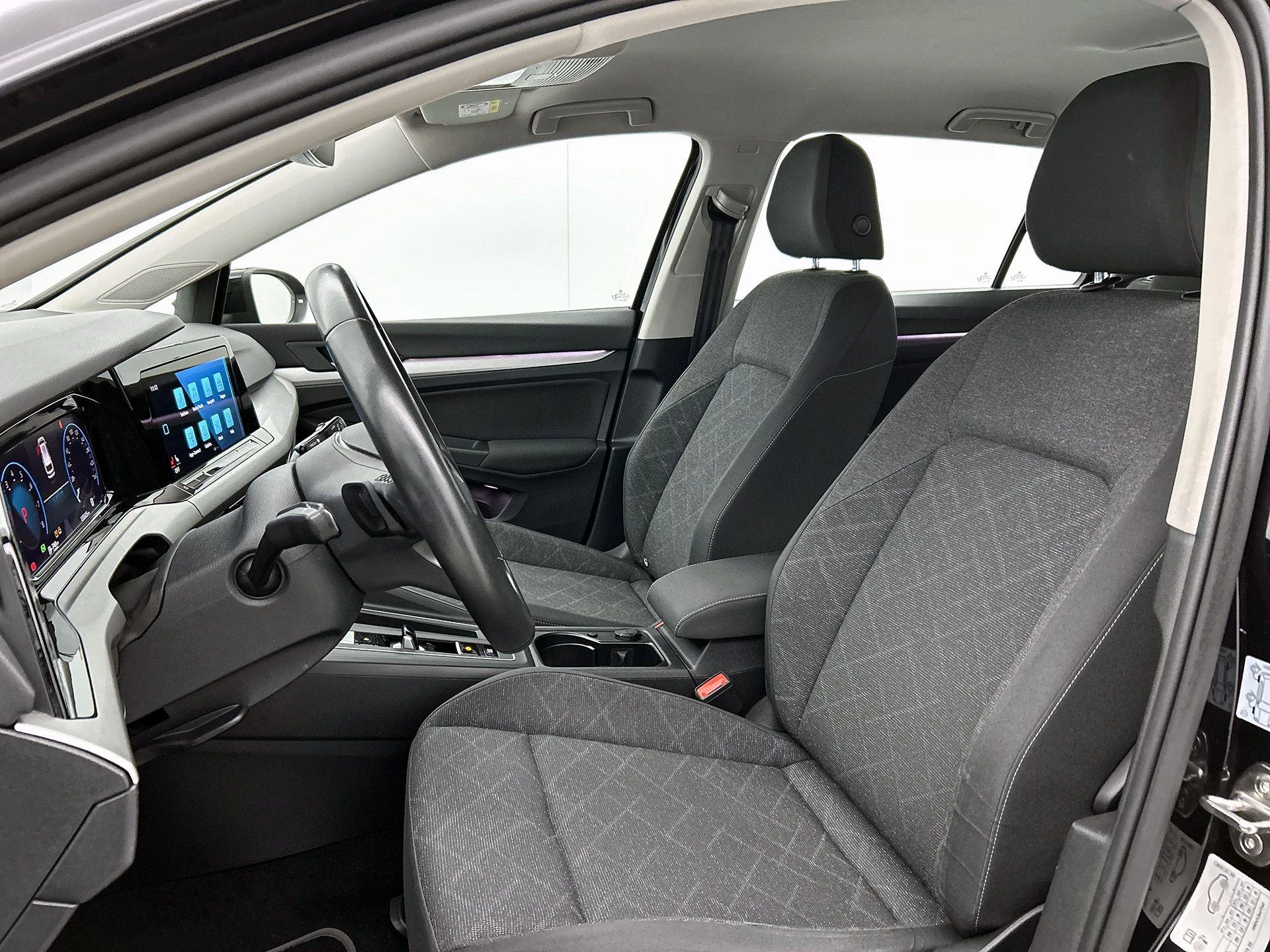 Volkswagen-Golf-image-33