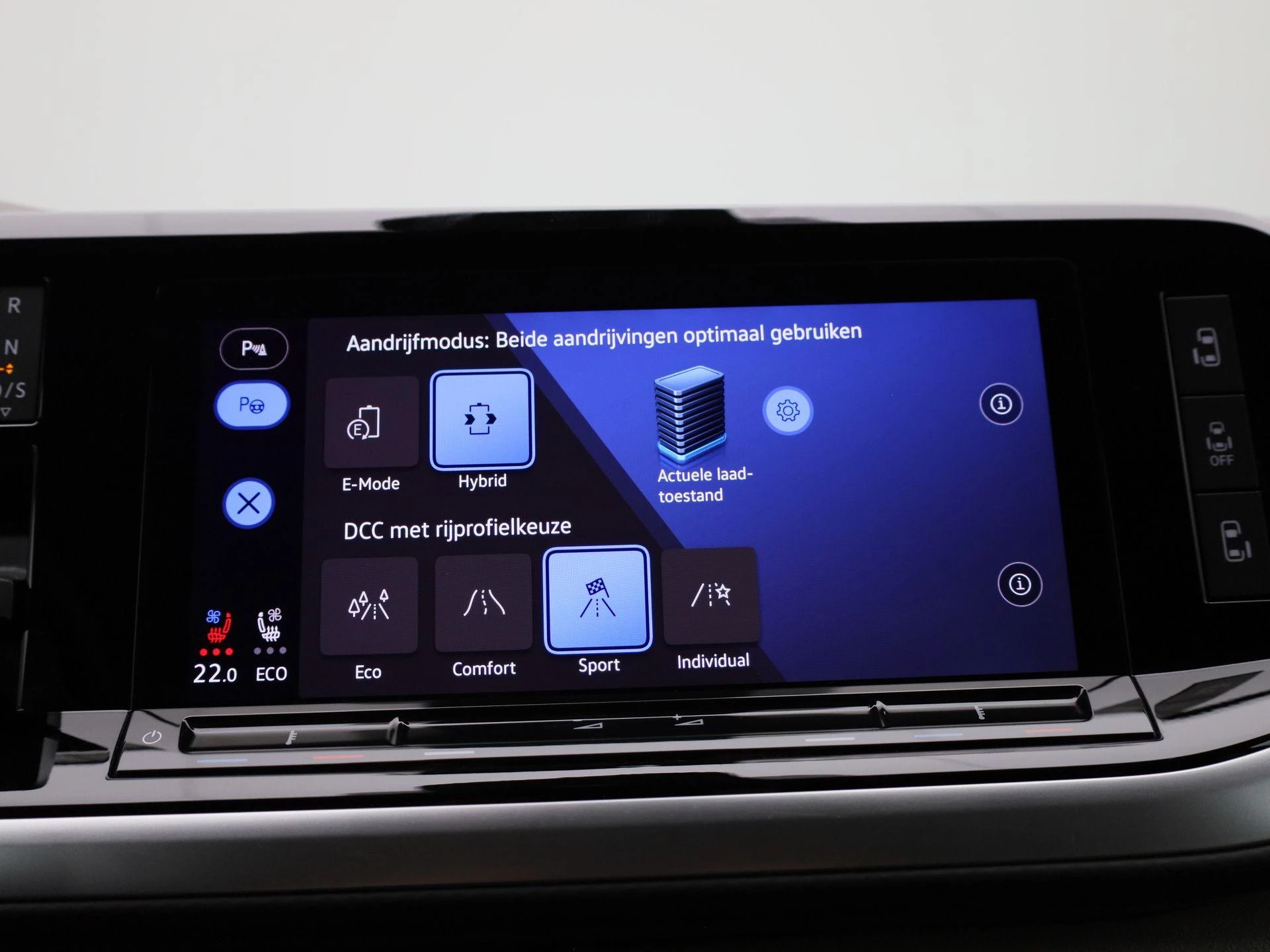 Volkswagen-Multivan-image-25