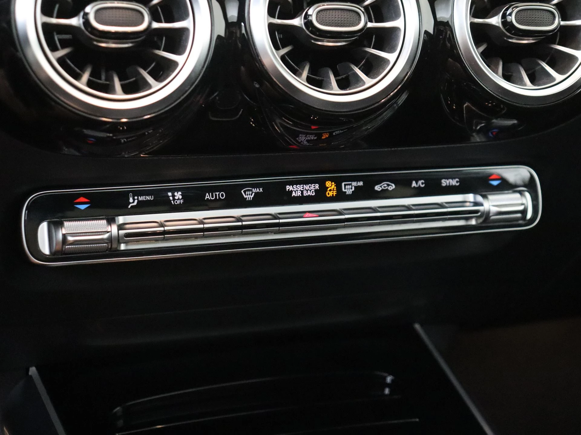 Mercedes-Benz GLA 200 Business Solution AMG