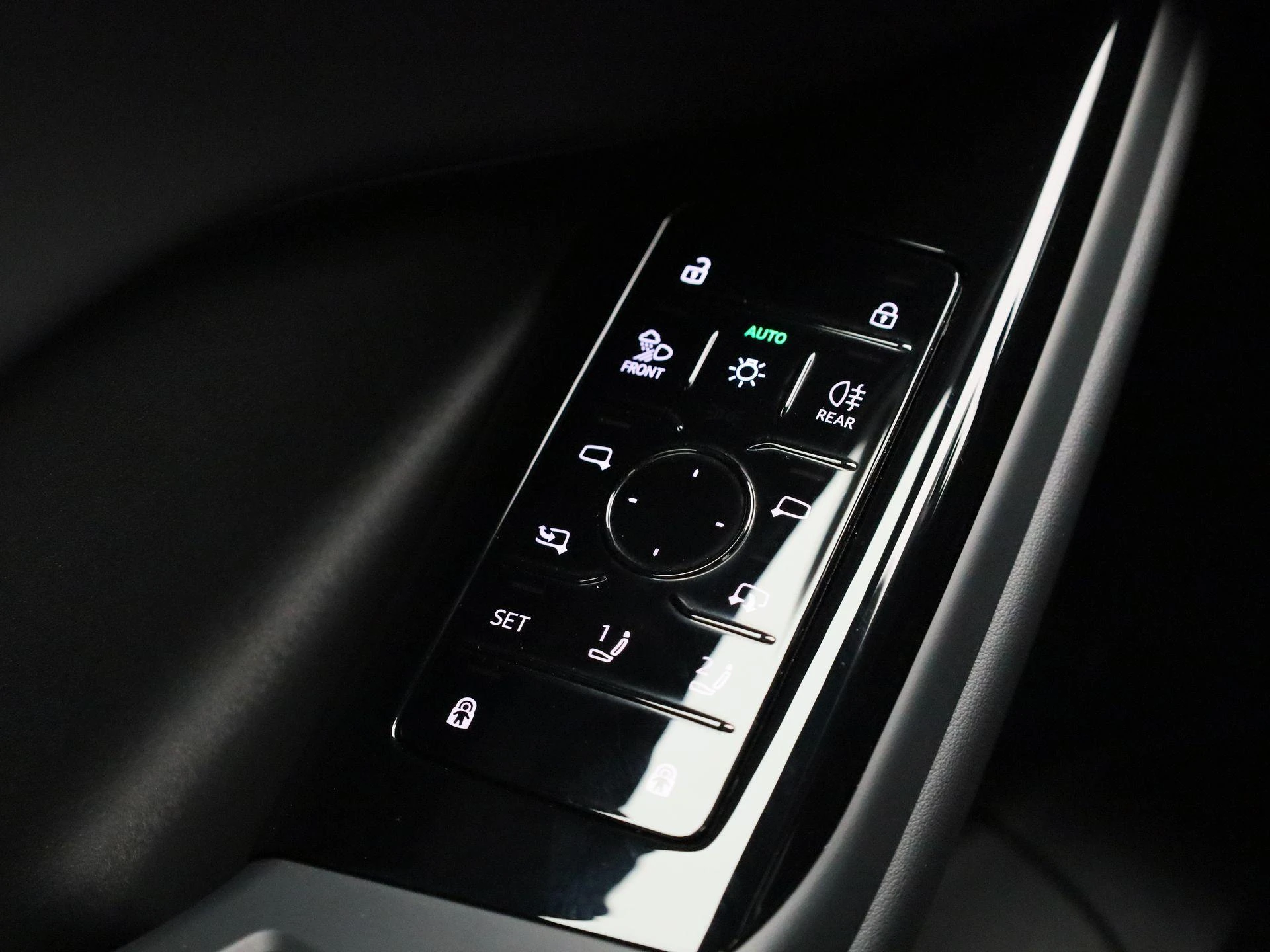 Audi-Q6 e-tron-image-31