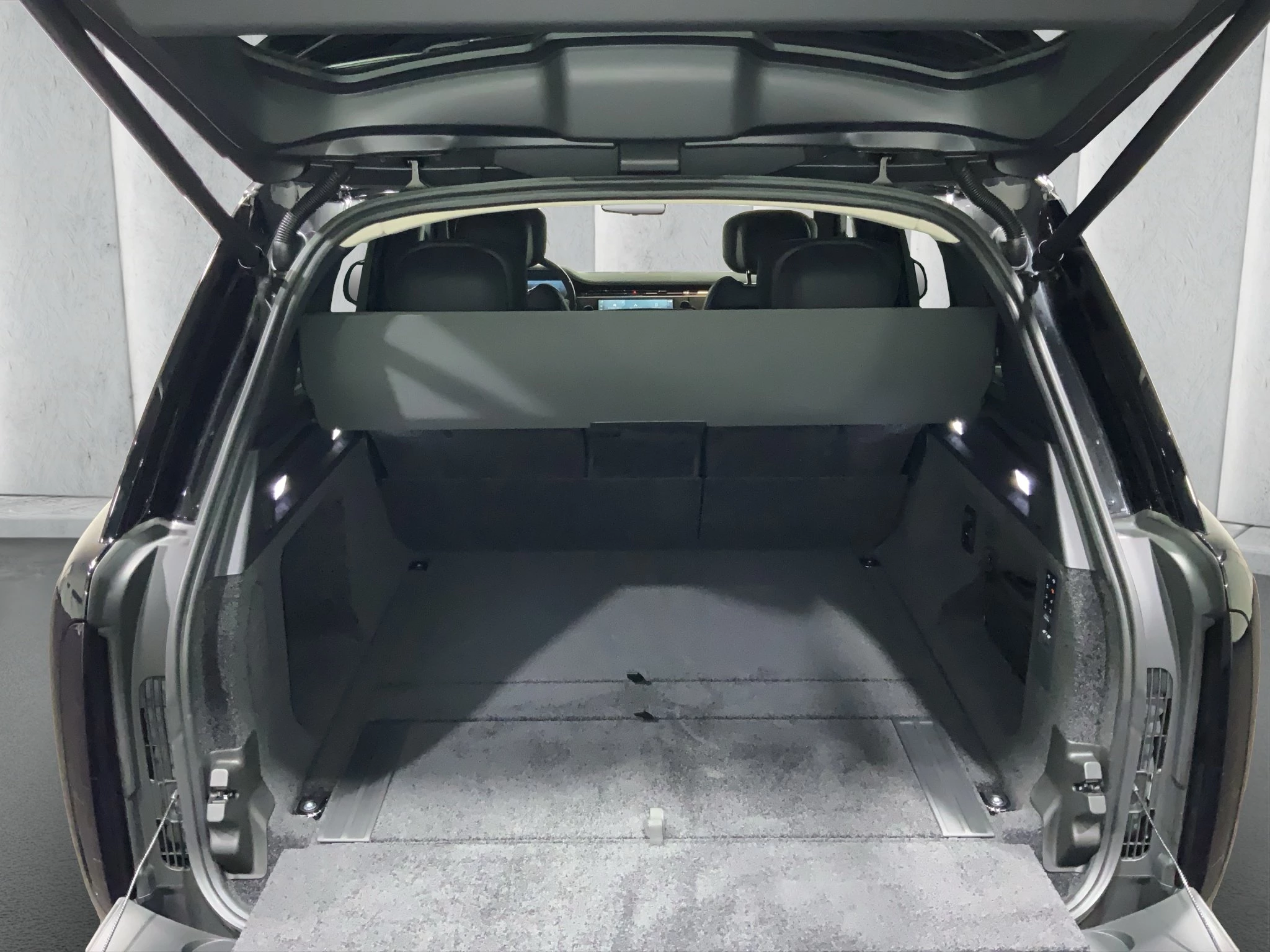 Land Rover-Range Rover-image-17