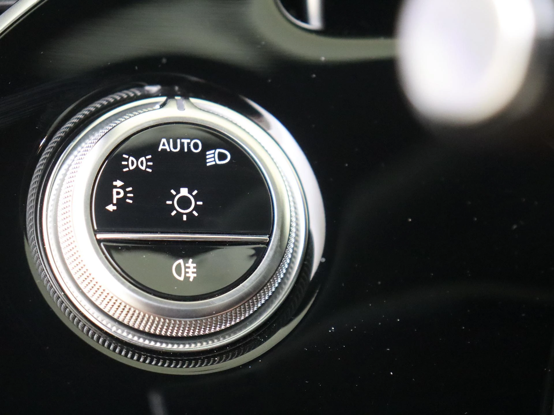 Mercedes-Benz-E-Klasse-image-32
