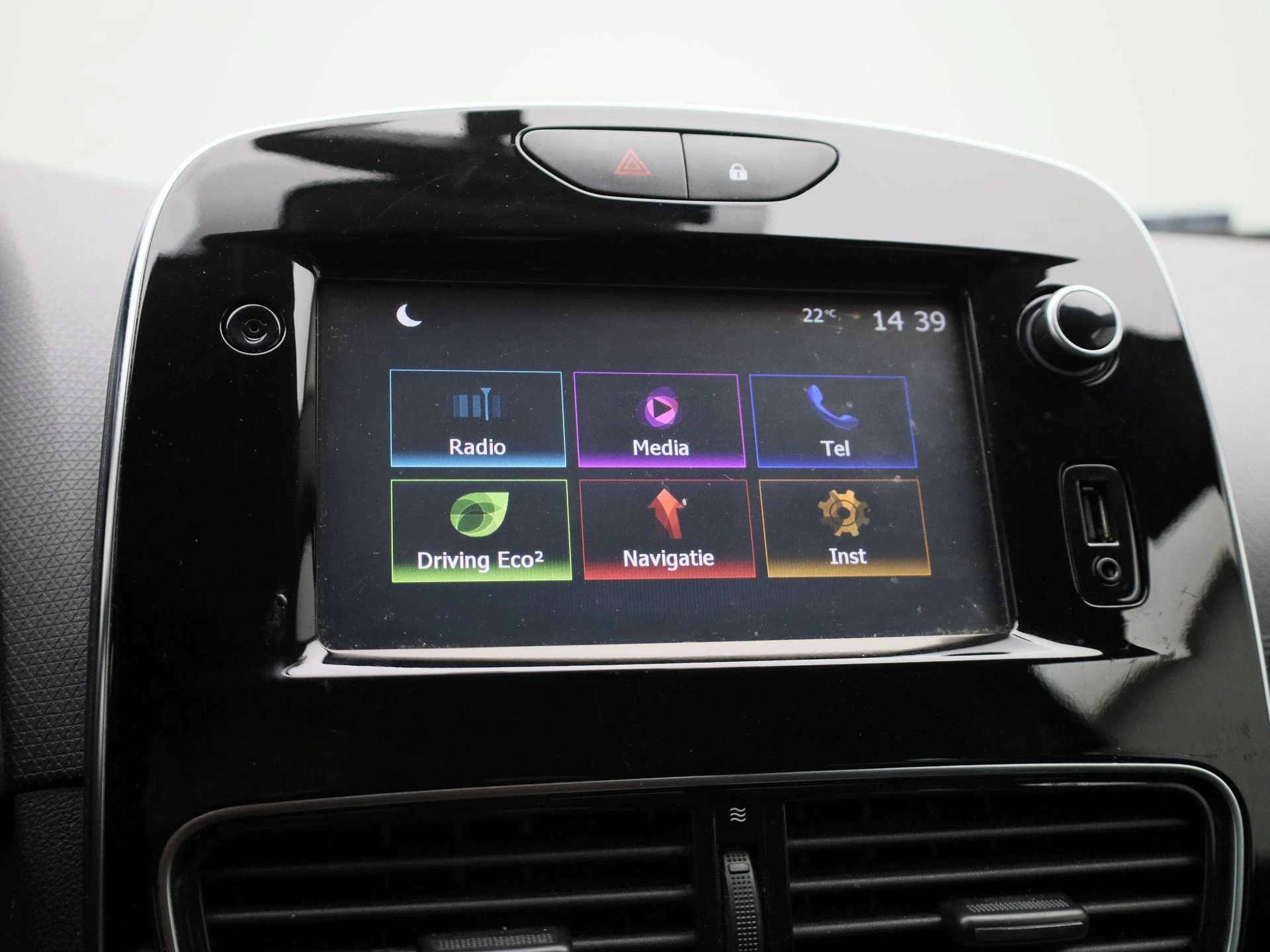 Renault-Clio-image-18