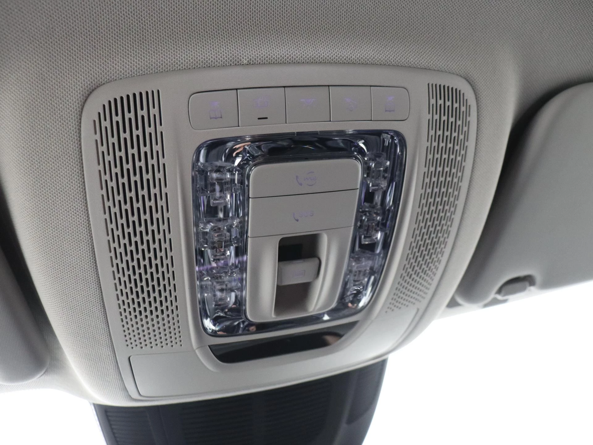 Mercedes-Benz-GLS-image-29