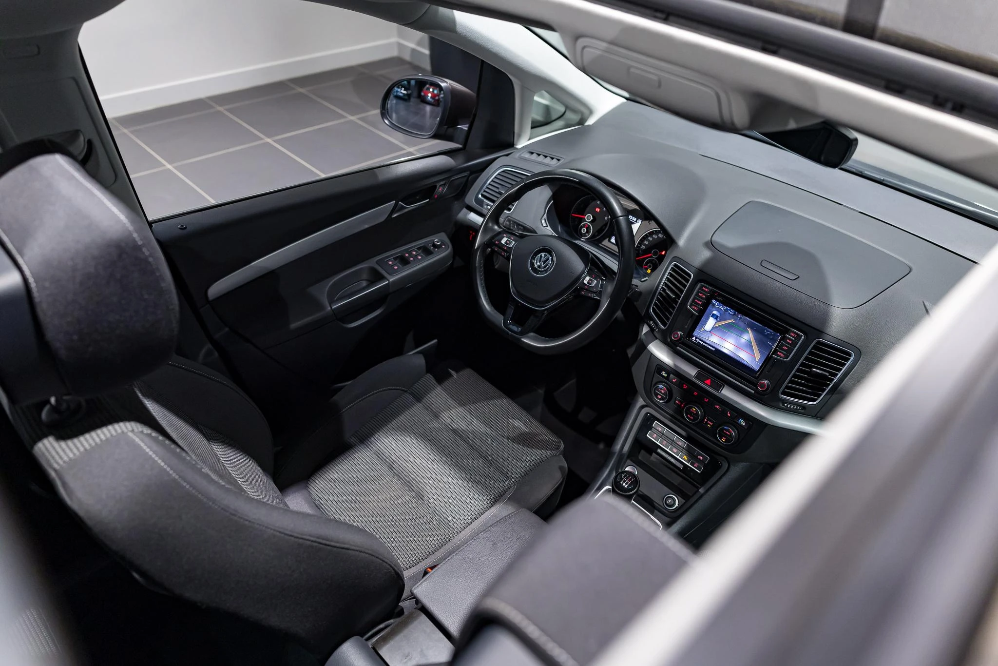 Volkswagen-Sharan-image-5