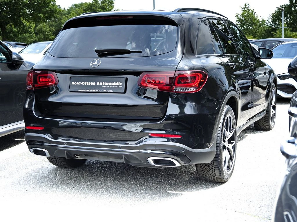 Mercedes-Benz-GLC 400 d-image-5