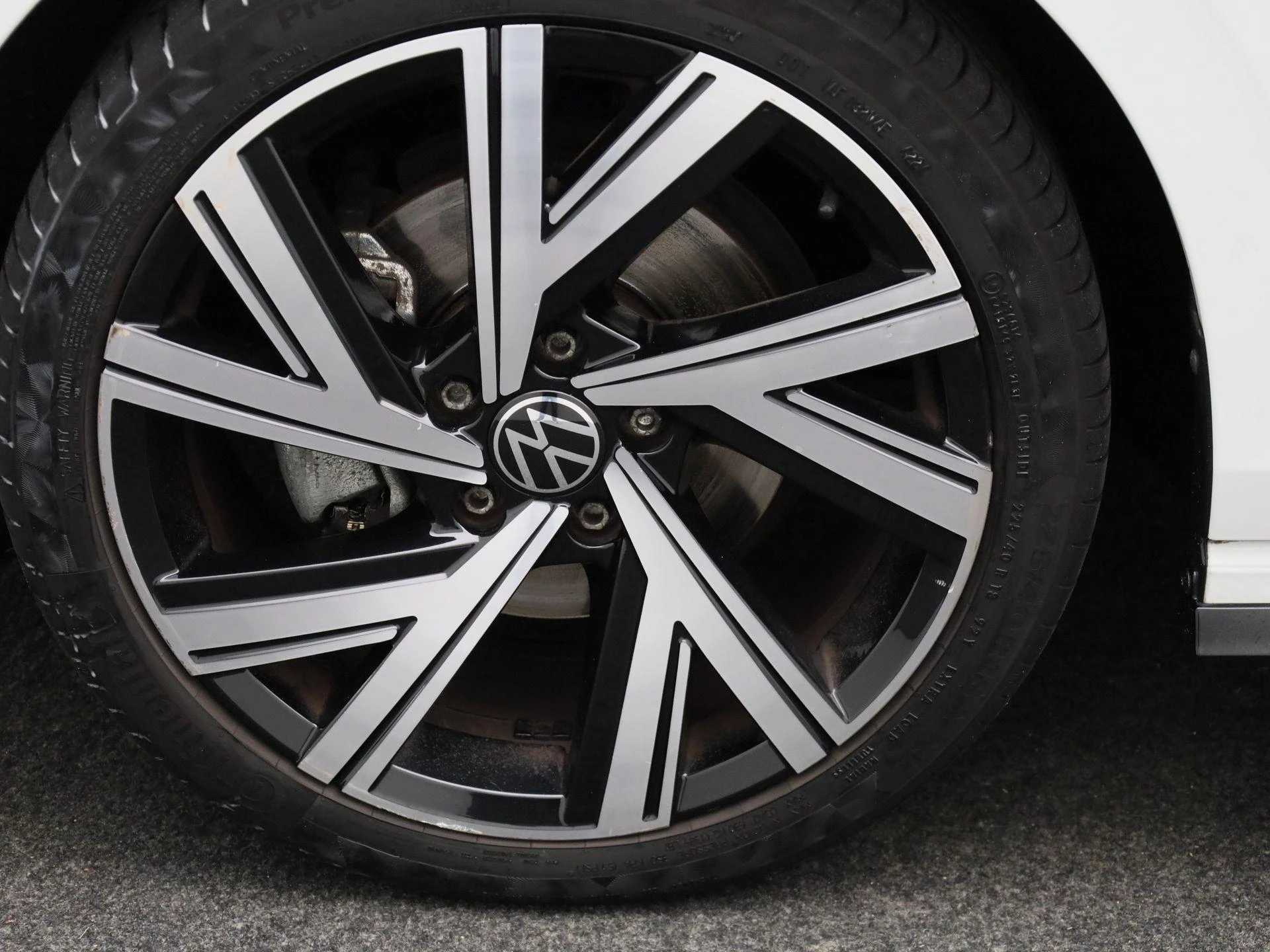 Volkswagen-Golf-image-12