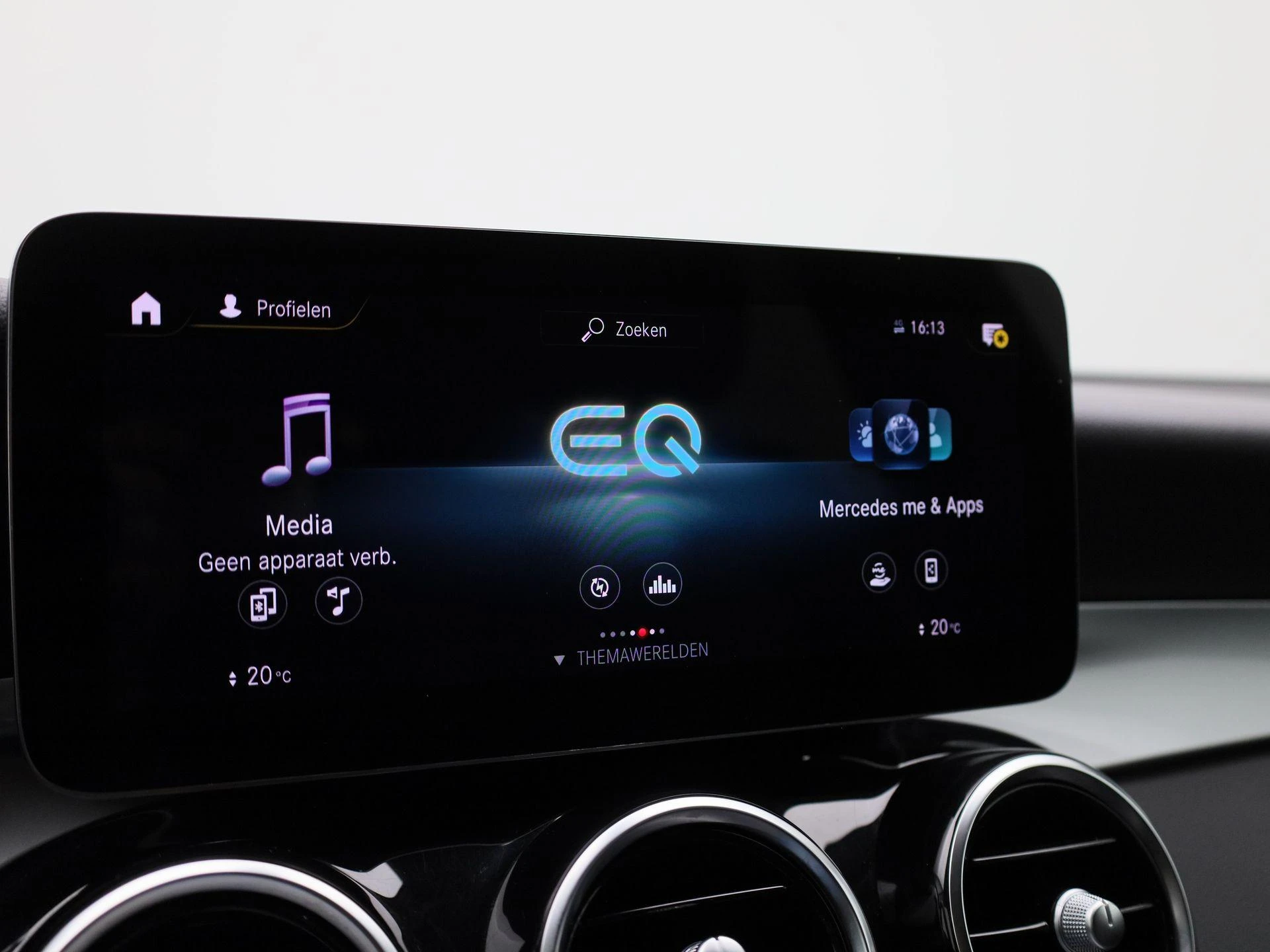 Mercedes-Benz-GLC-image-18