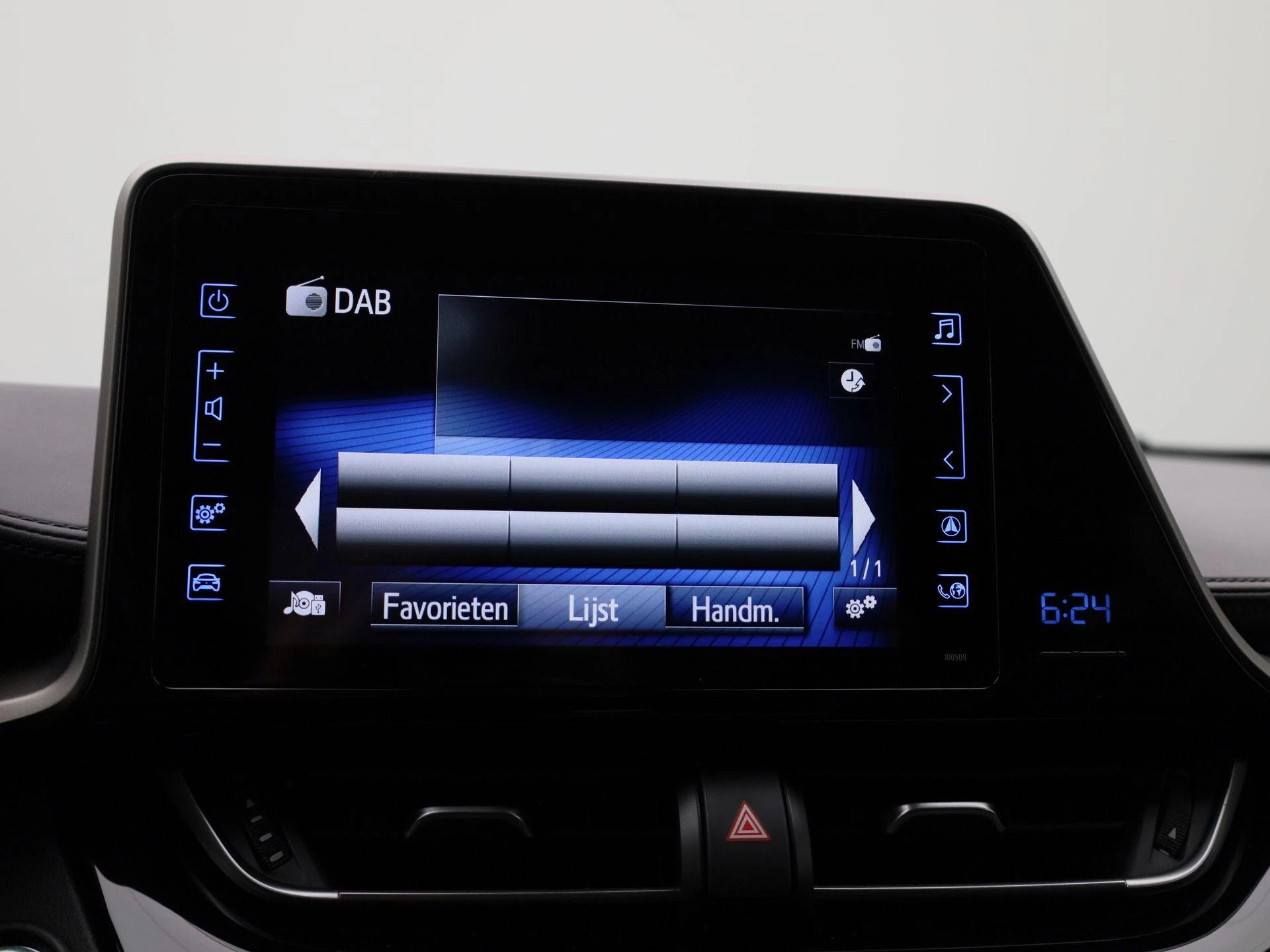 Toyota-C-HR-image-19