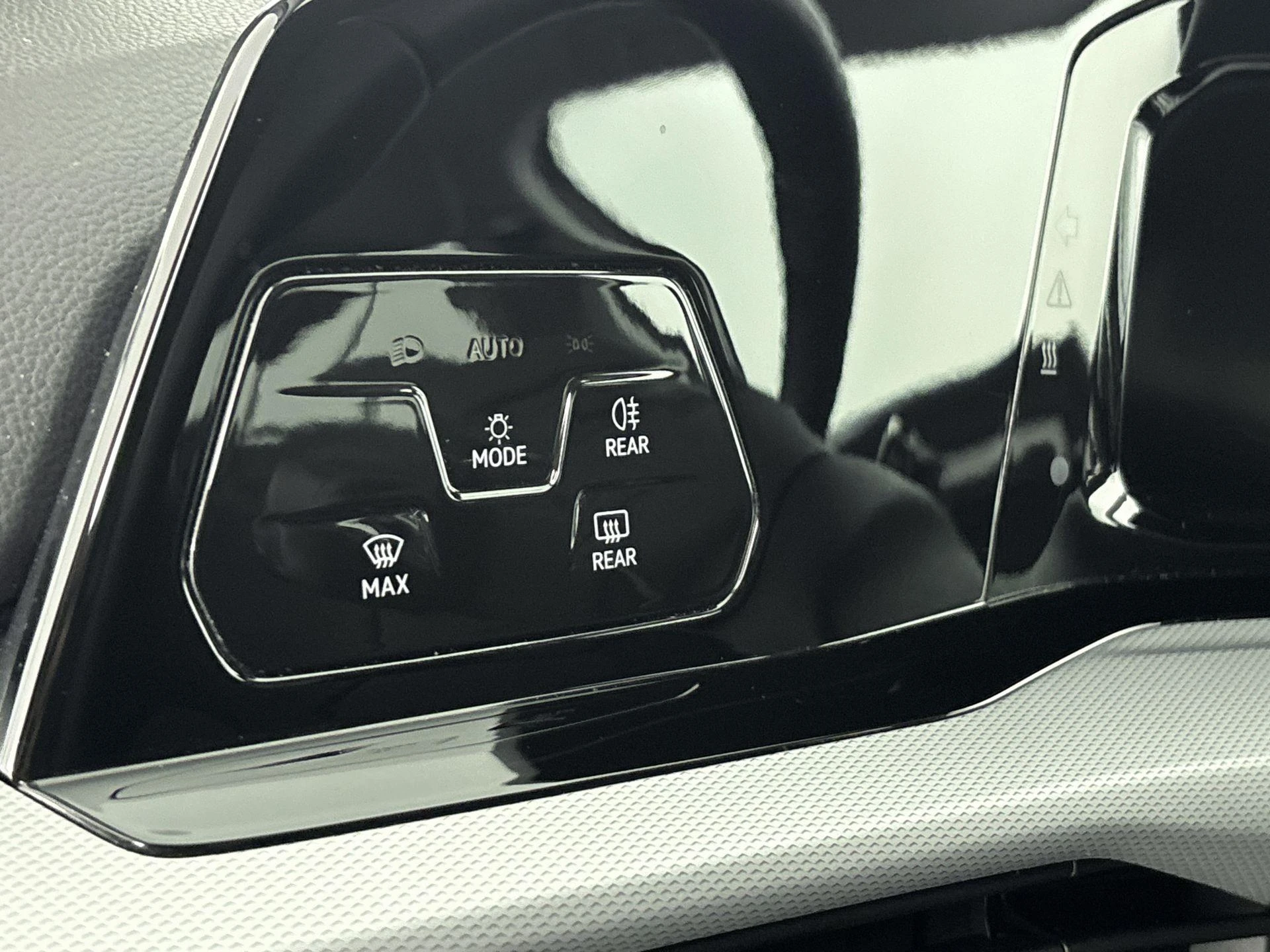 Volkswagen-Golf-image-19