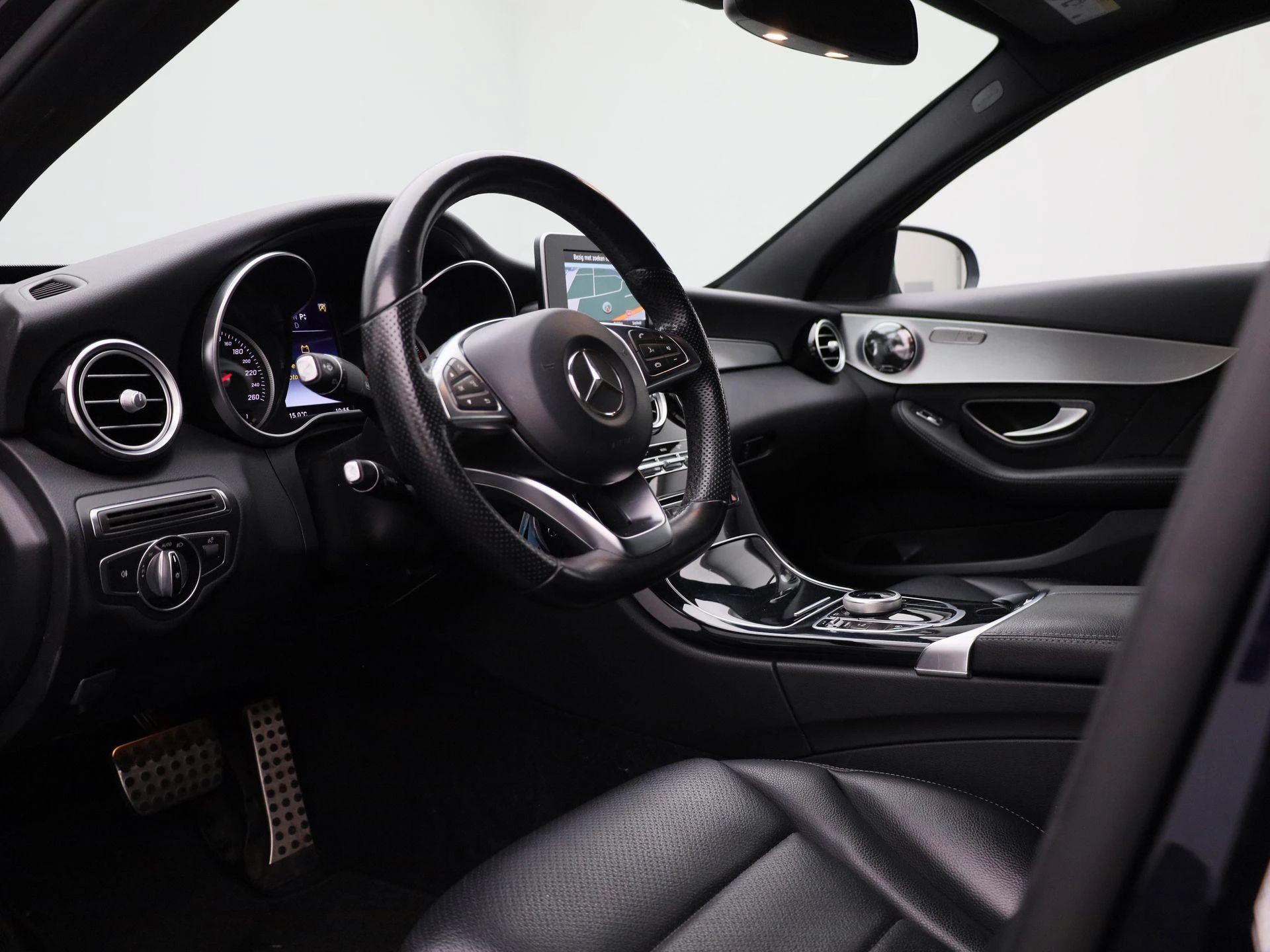 Mercedes-Benz-C-Klasse-image-30