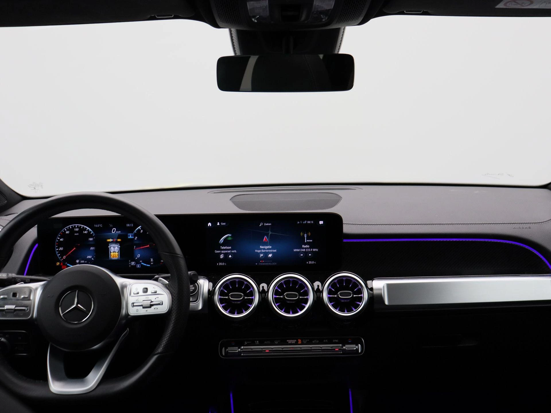 Mercedes-Benz GLB 180 AMG Line + LEDER + PANORAMISCH DAK + MULTIBEAM LED + NIGHT